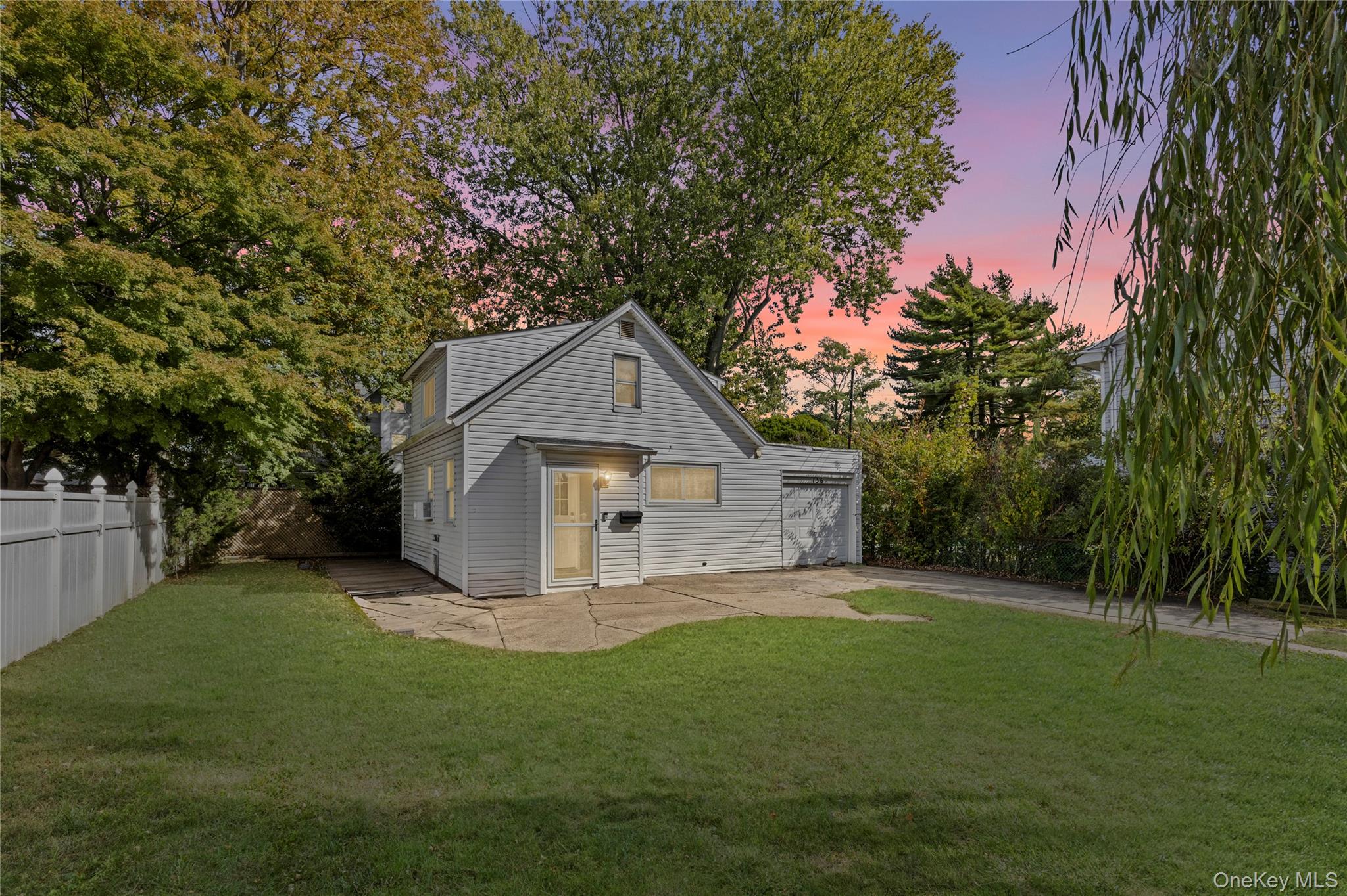 #1 photo, 136 N Delaware Avenue, サフォーク郡 Lindenhurst , NY 11757