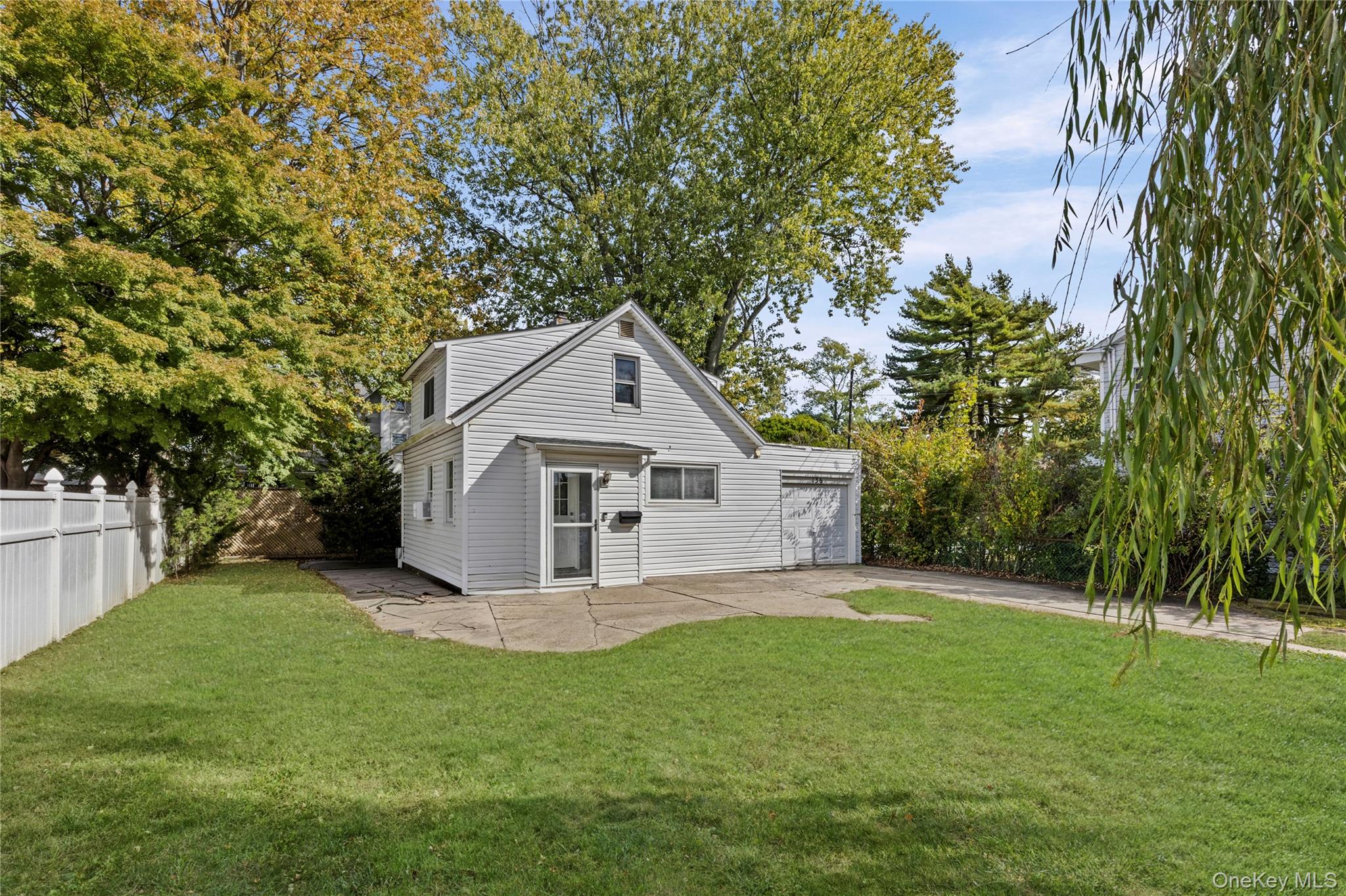 #2 photo, 136 N Delaware Avenue, サフォーク郡 Lindenhurst , NY 11757