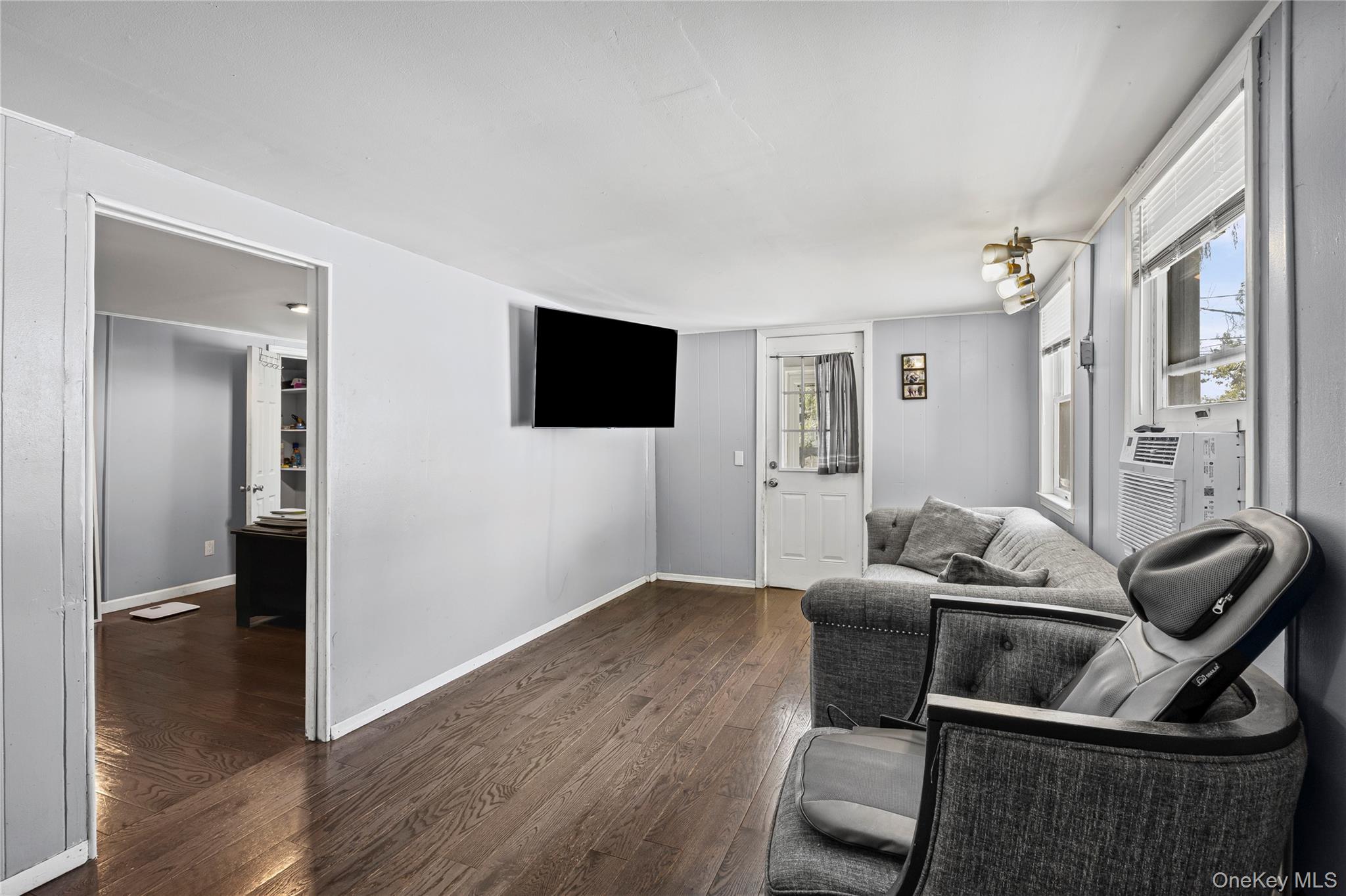 #5 photo, 136 N Delaware Avenue, サフォーク郡 Lindenhurst , NY 11757