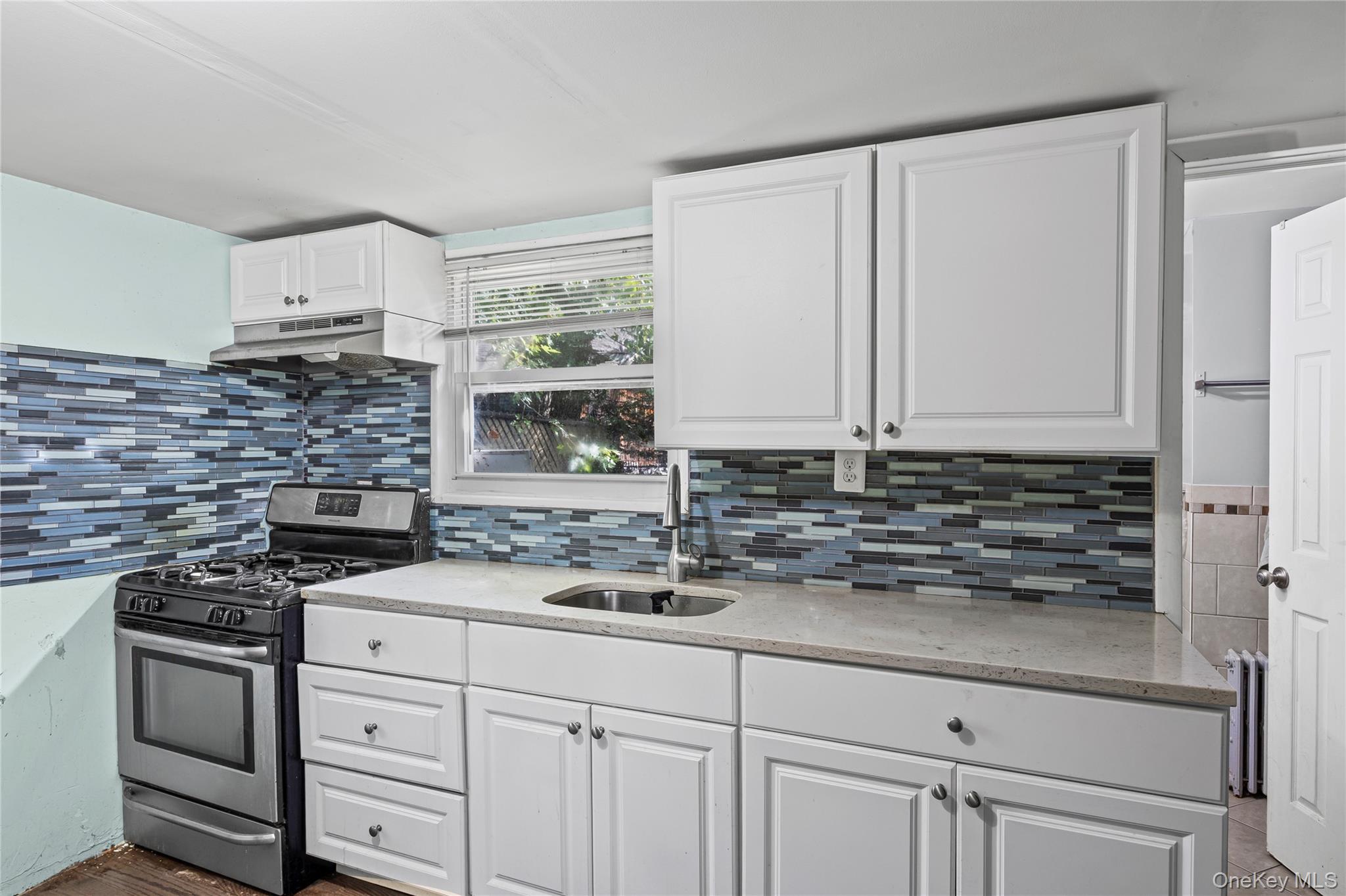 #8 photo, 136 N Delaware Avenue, サフォーク郡 Lindenhurst , NY 11757