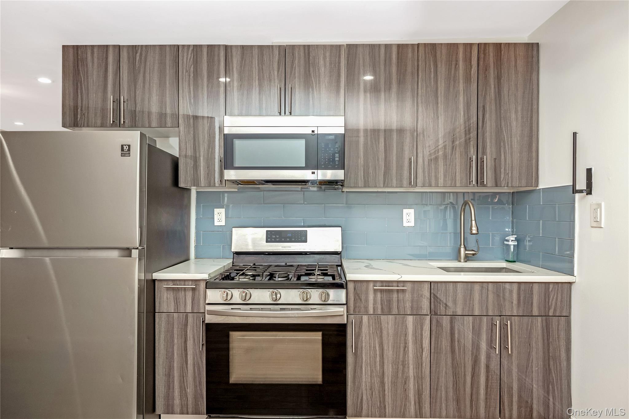 #3 photo, 8933 Moline Street, クイーンズ区 Queens Village , NY 11428