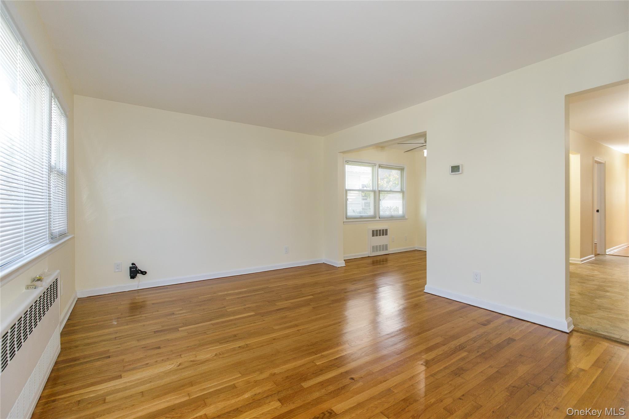 #14 photo, 22114 Fairbury Avenue, クイーンズ区 Queens Village , NY 11428