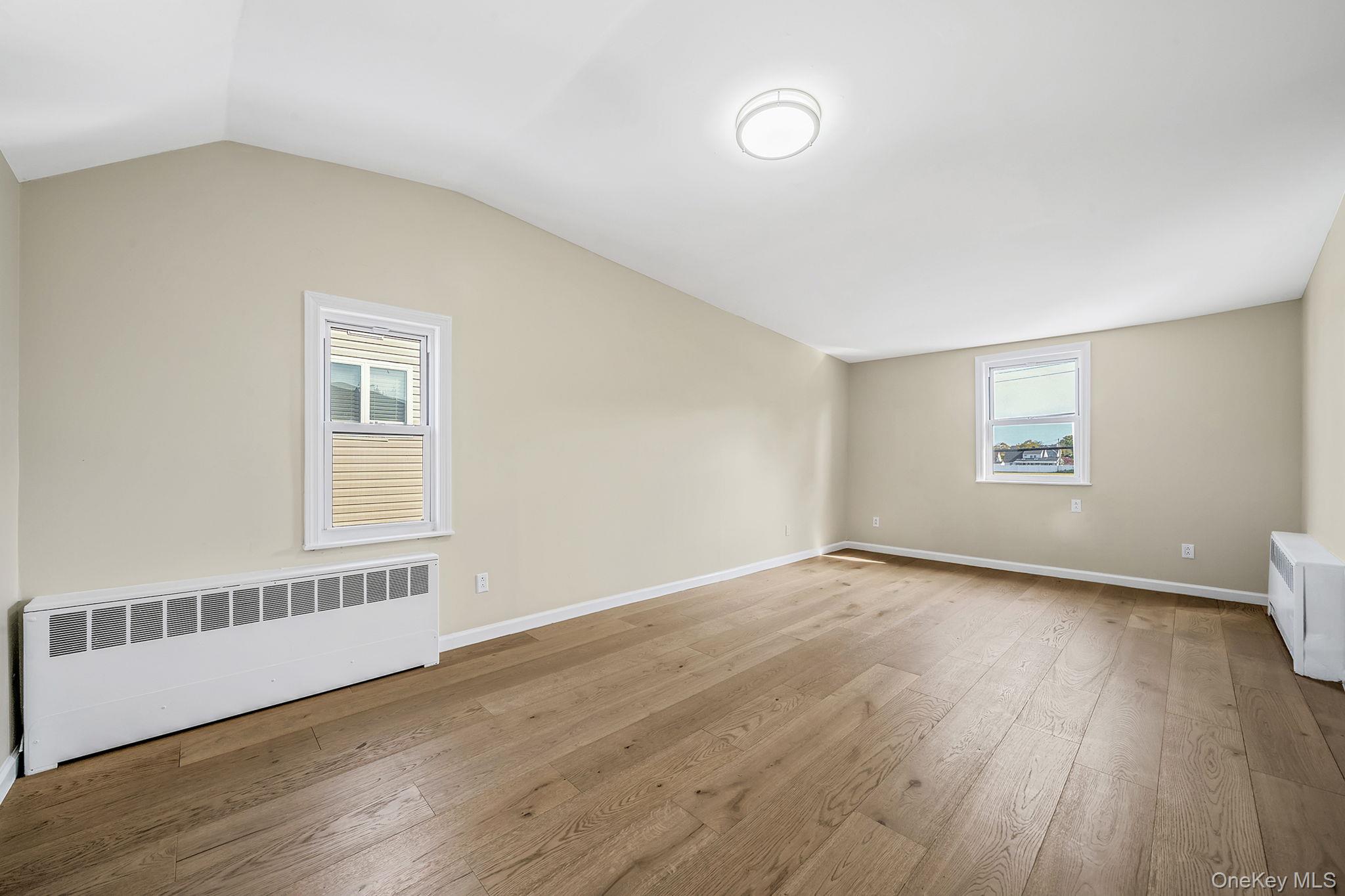 #13 photo, 37 Chickadee Lane, ナッソー郡 Levittown , NY 11756