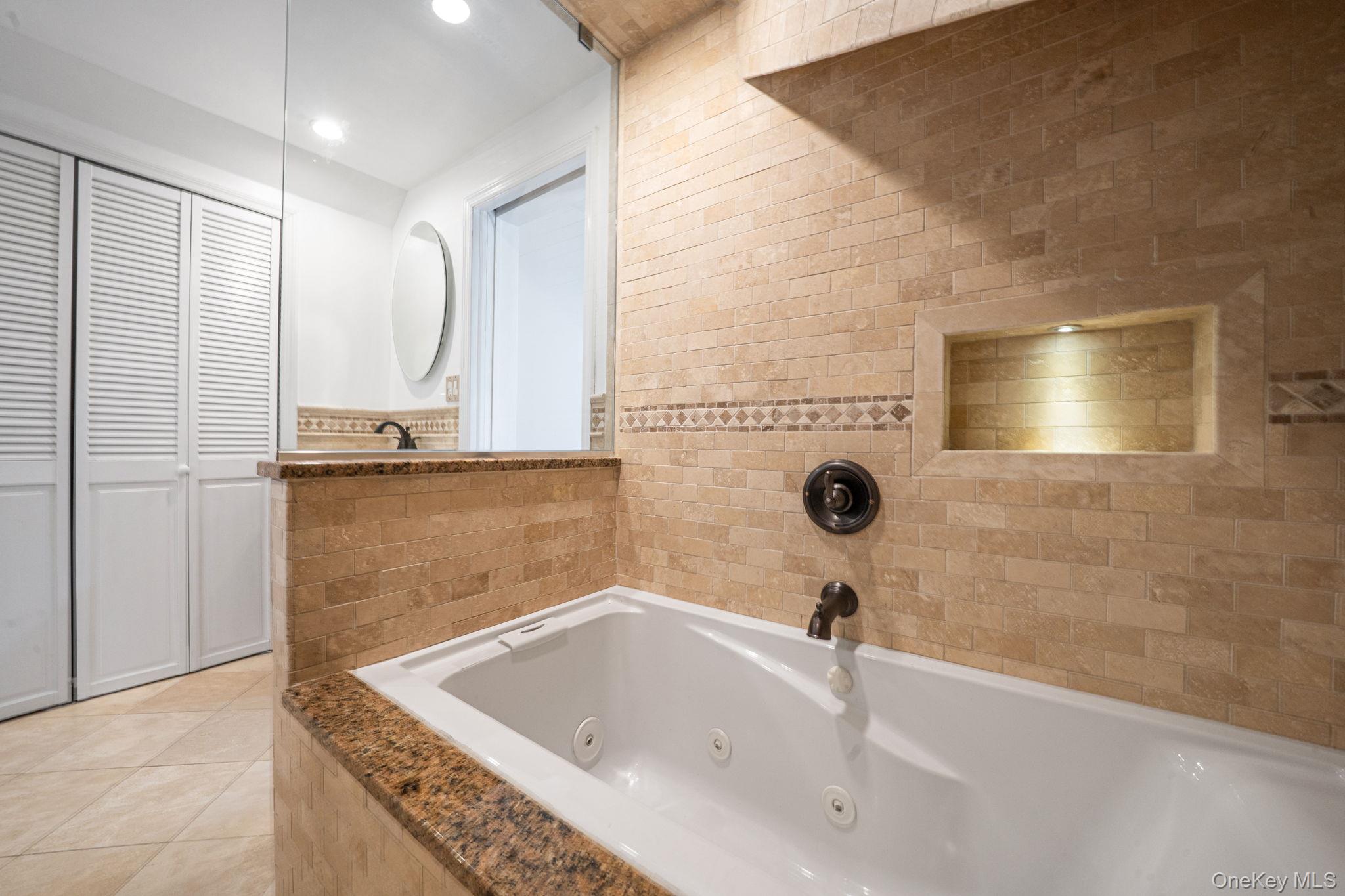 #19 photo, 37 Chickadee Lane, ナッソー郡 Levittown , NY 11756