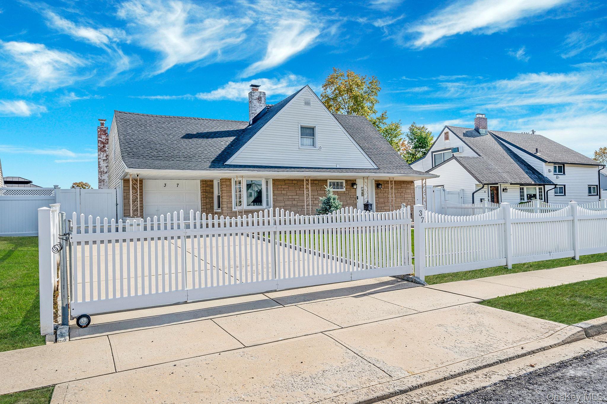 #2 photo, 37 Chickadee Lane, ナッソー郡 Levittown , NY 11756