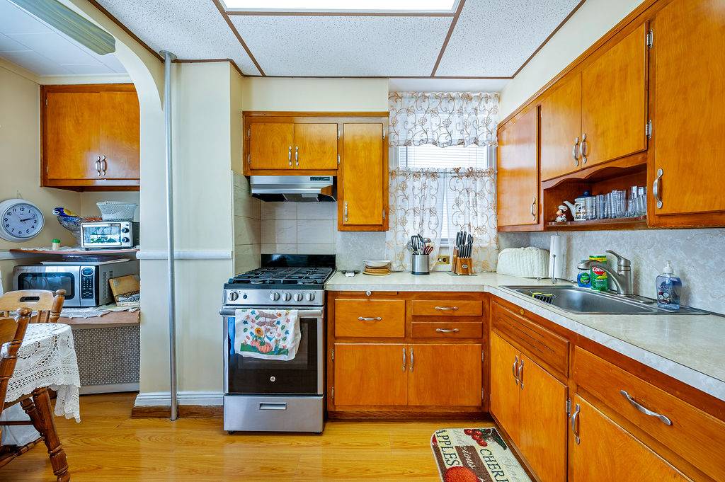 #10 photo, 78-14 64th Place, Glendale , NY 11385