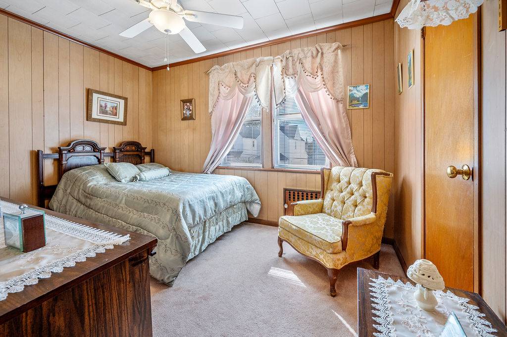 #13 photo, 78-14 64th Place, Glendale , NY 11385