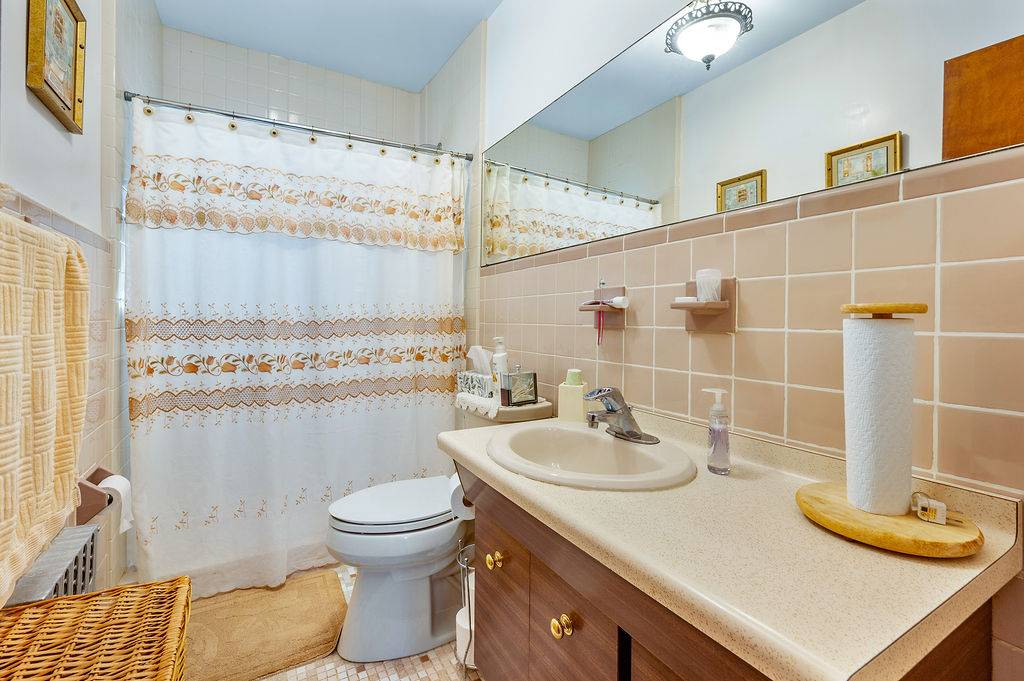 #16 photo, 78-14 64th Place, Glendale , NY 11385