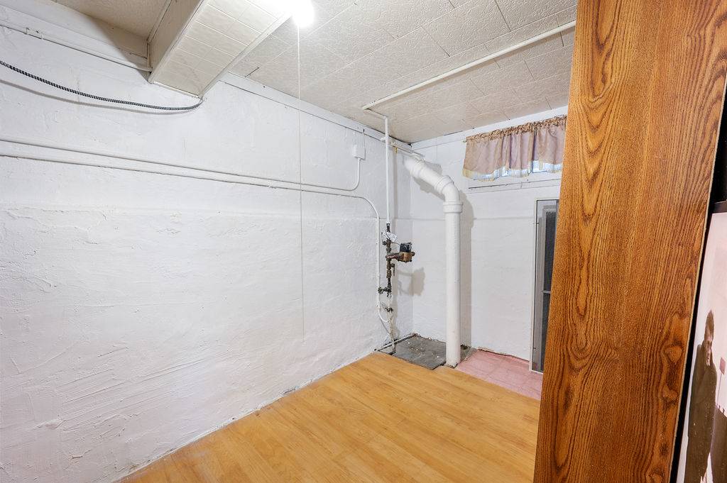 #17 photo, 78-14 64th Place, Glendale , NY 11385