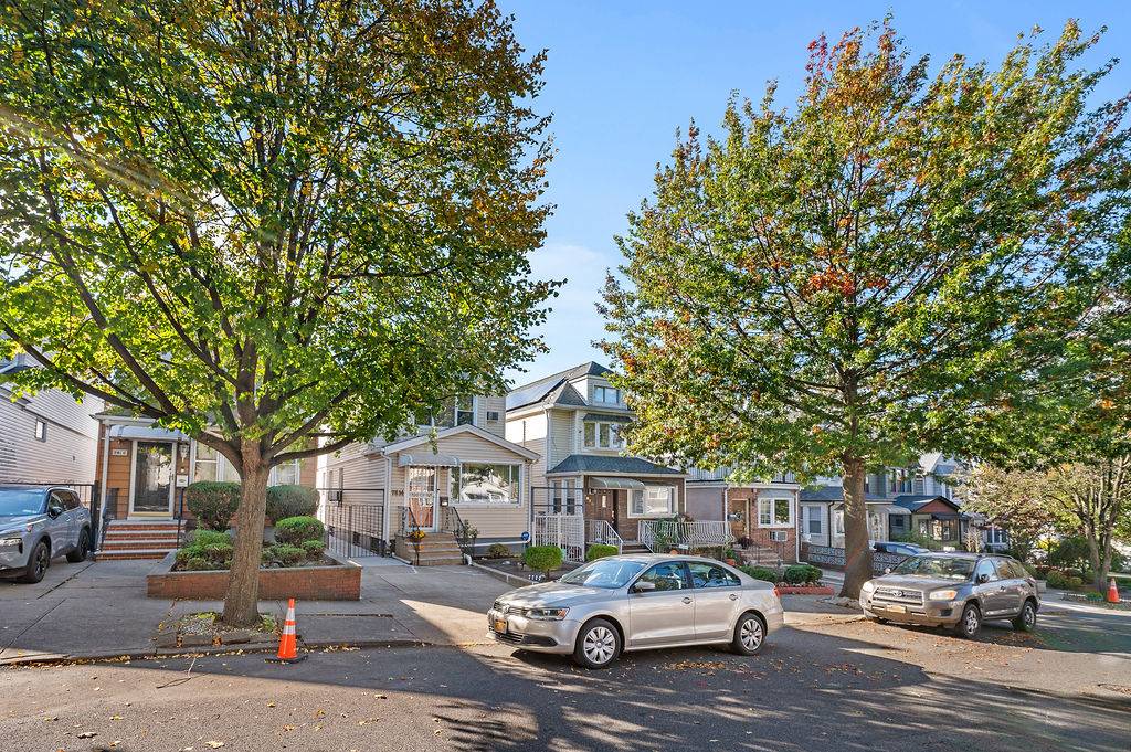 #4 photo, 78-14 64th Place, Glendale , NY 11385