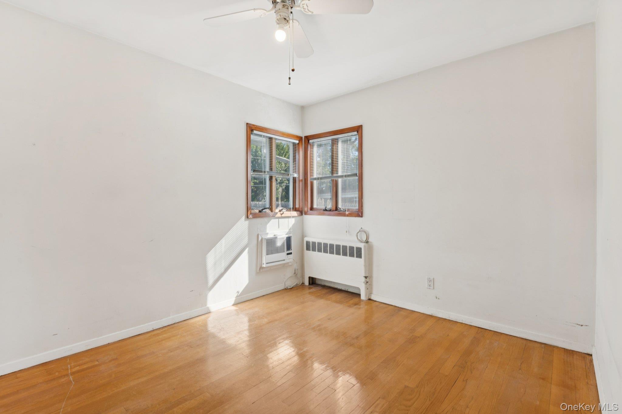 #13 photo, 17 Whitman Avenue, Syosset , NY 11791