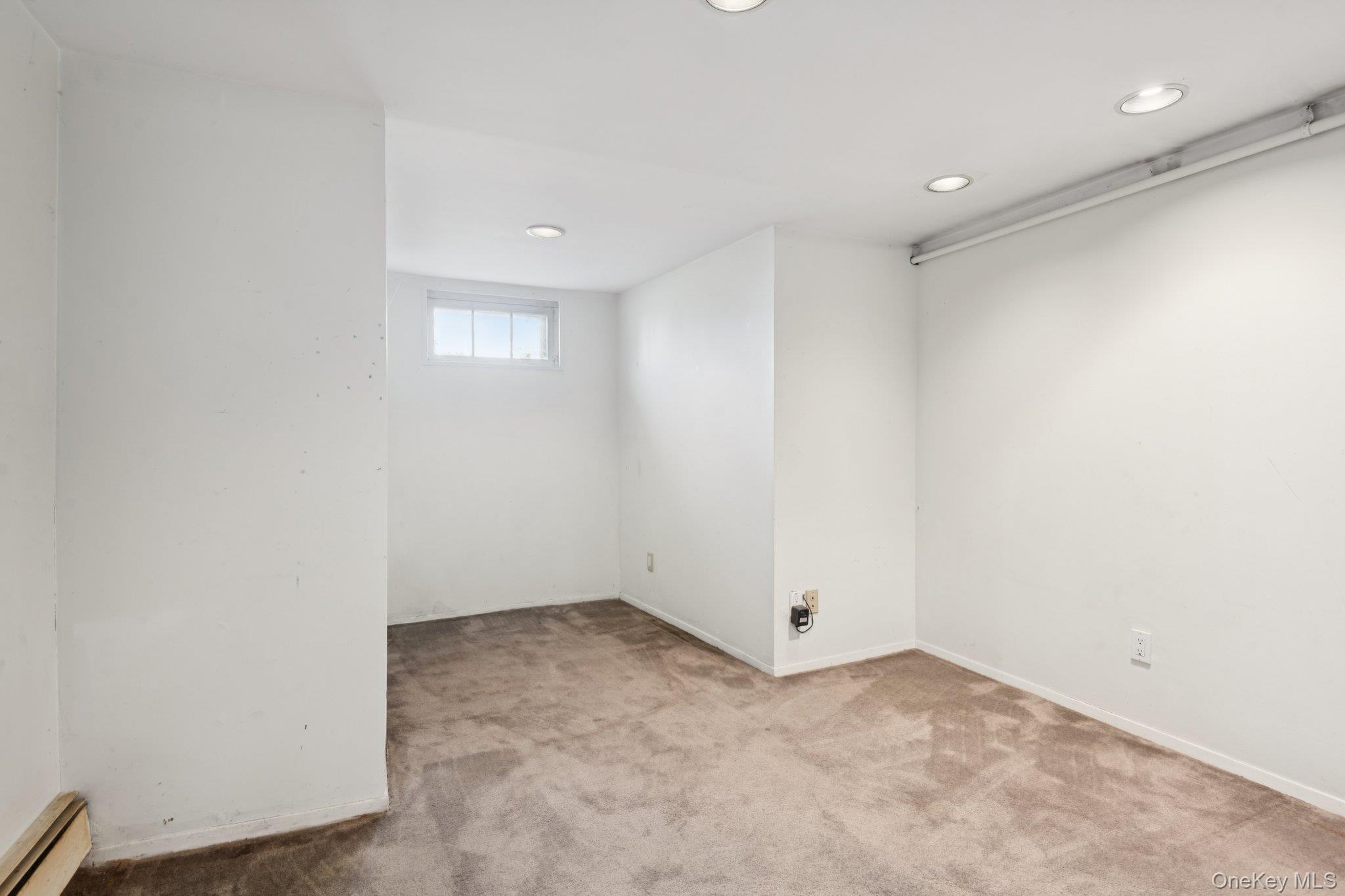 #19 photo, 17 Whitman Avenue, Syosset , NY 11791