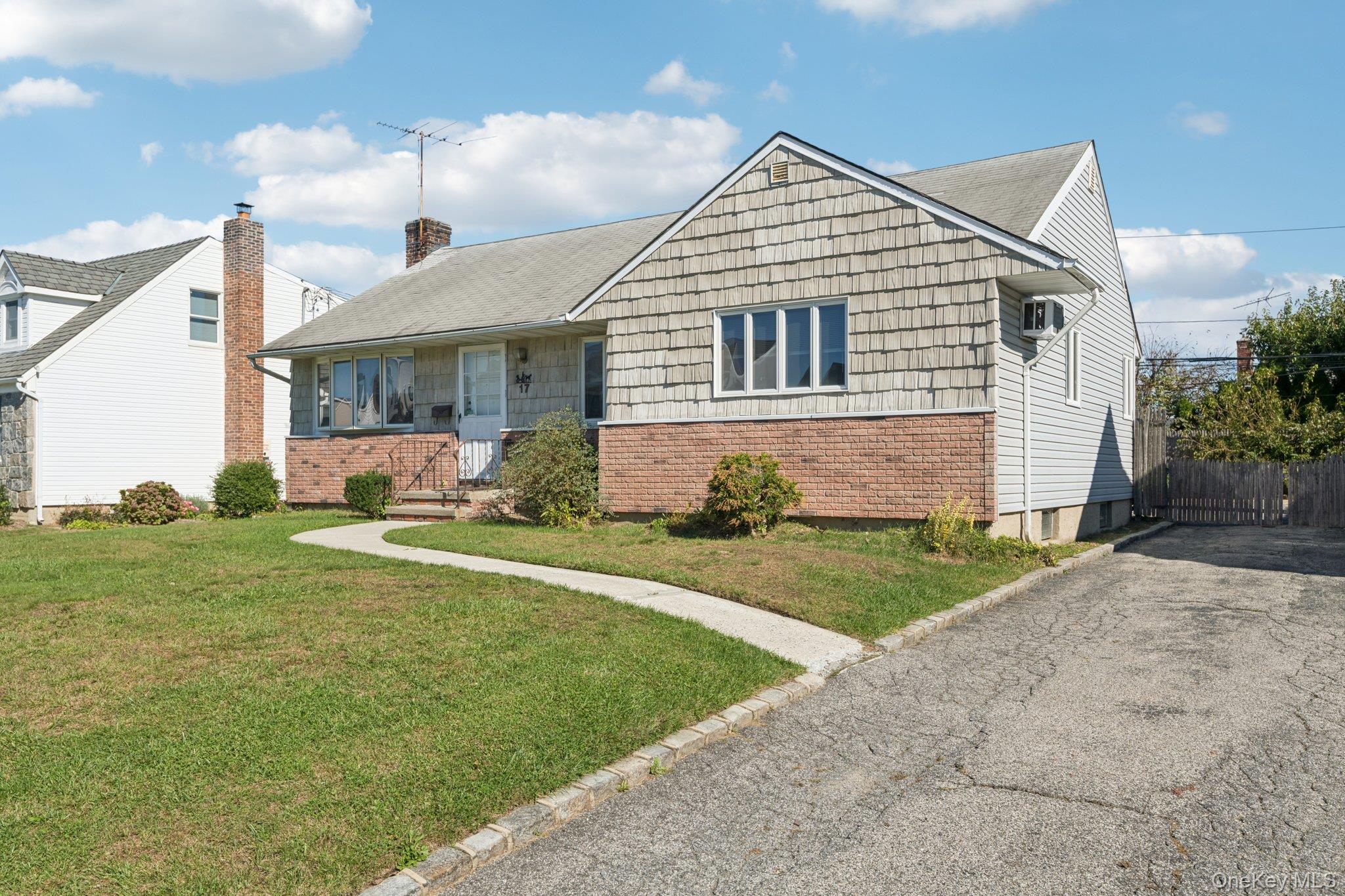 #2 photo, 17 Whitman Avenue, Syosset , NY 11791