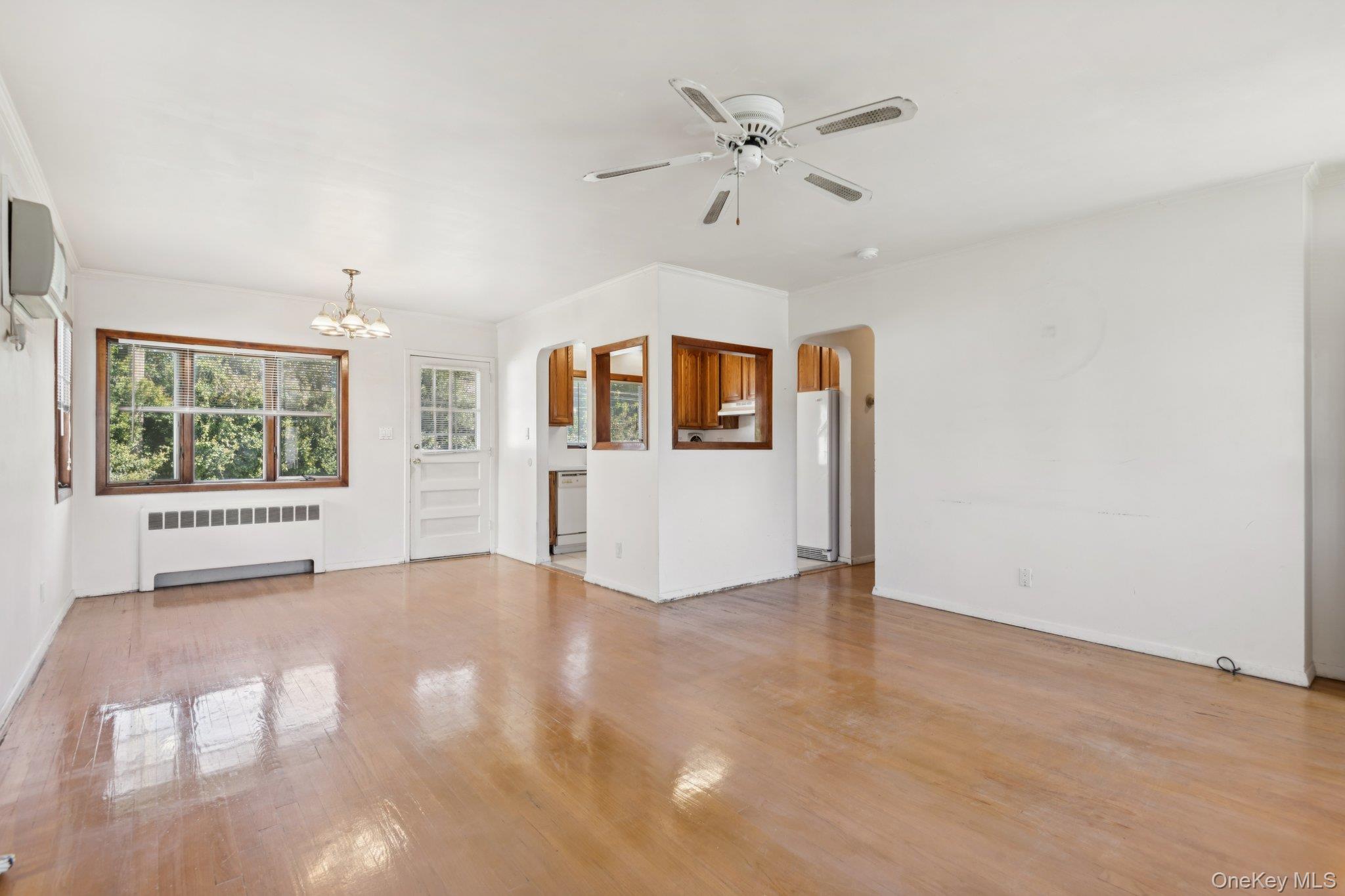 #3 photo, 17 Whitman Avenue, Syosset , NY 11791