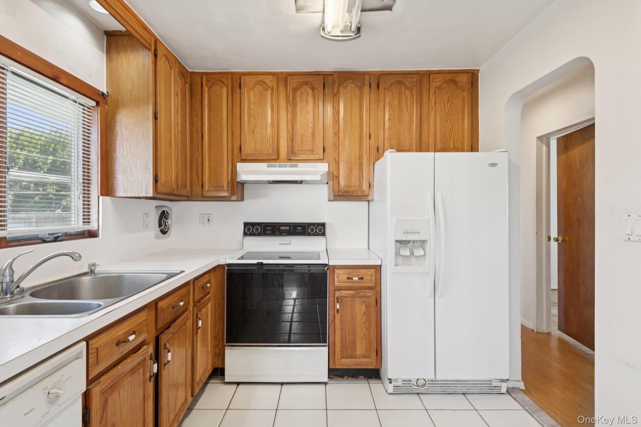 #6 photo, 17 Whitman Avenue, Syosset , NY 11791