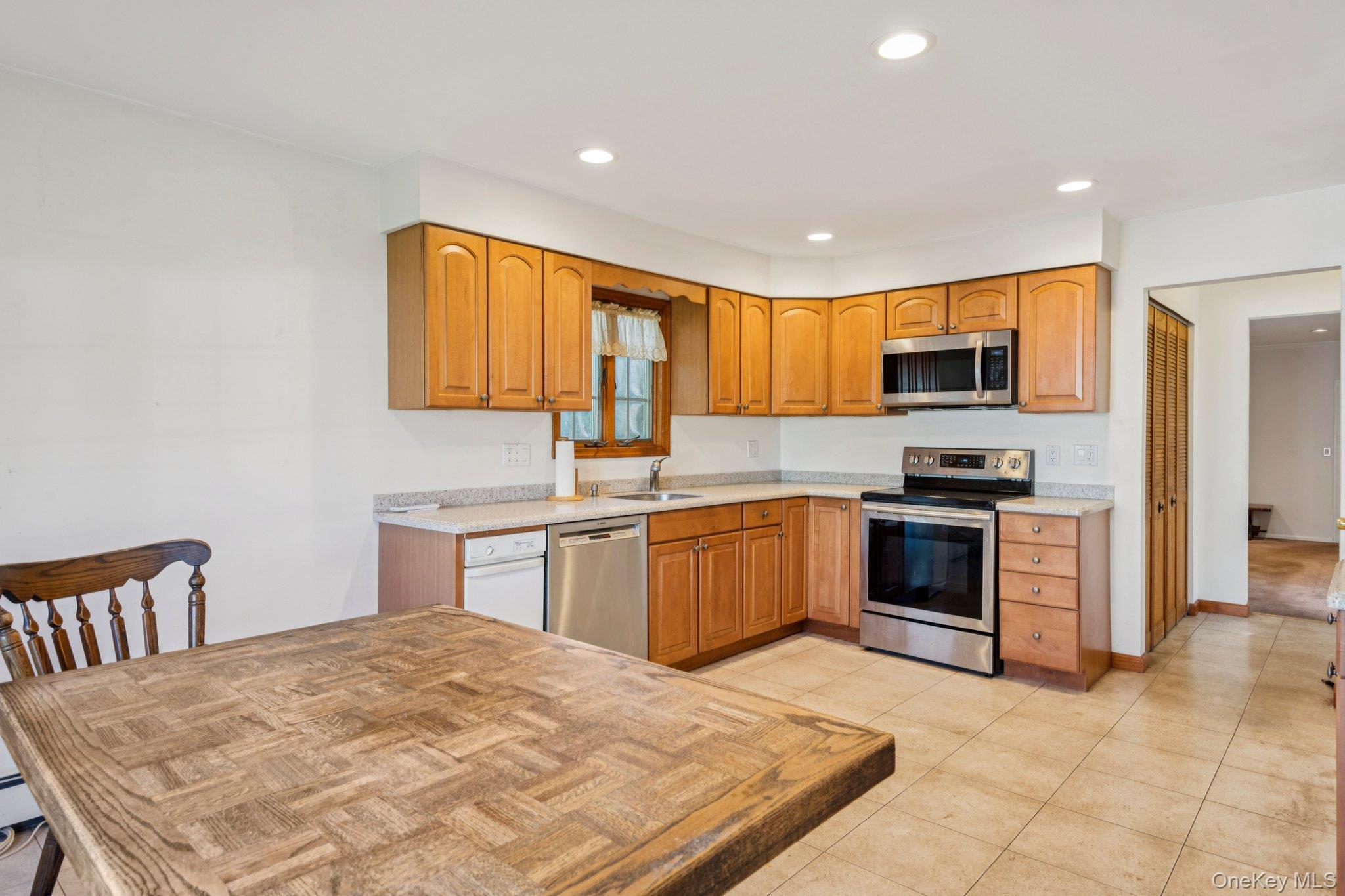 #11 photo, 10 Aron Drive, Woodbury , NY 11797