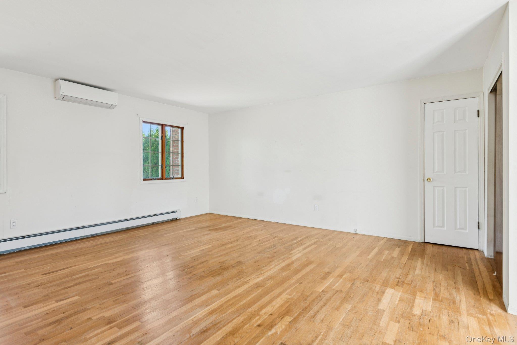 #19 photo, 10 Aron Drive, Woodbury , NY 11797