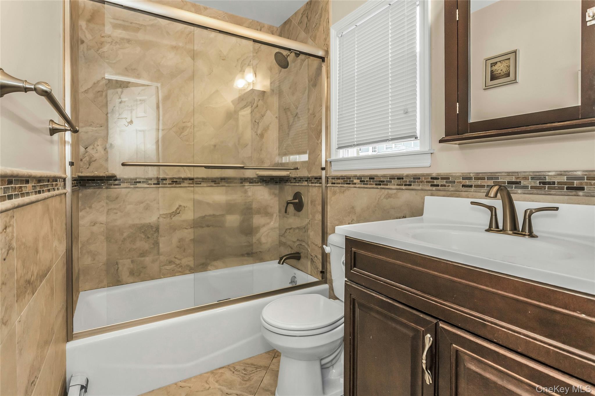 #12 photo, 2466 Army Place, ナッソー郡 Bellmore , NY 11710