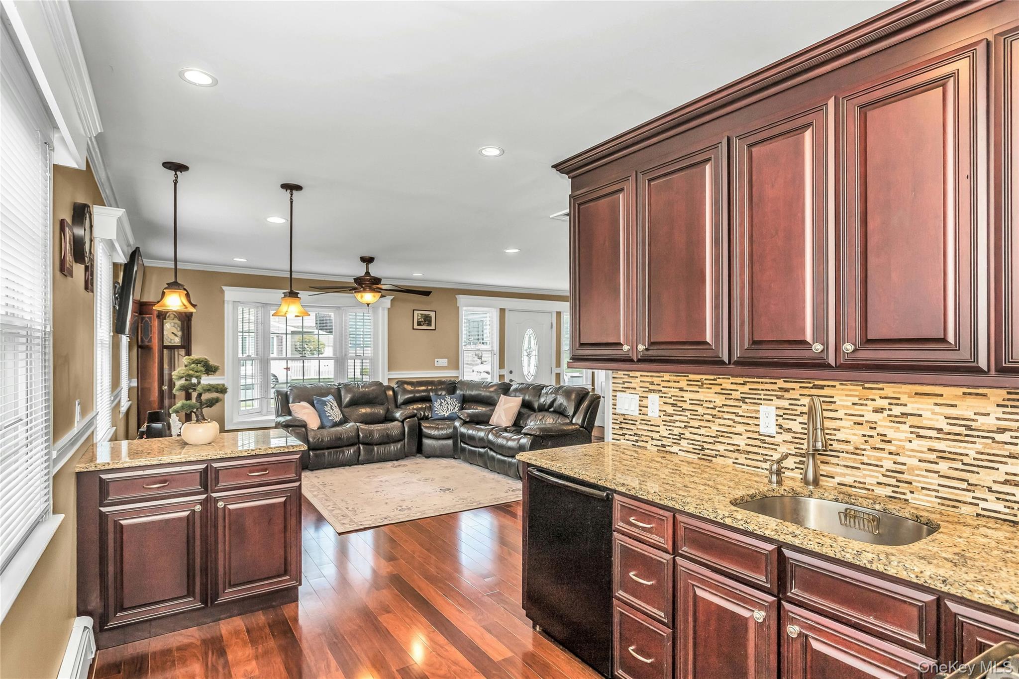 #3 photo, 2466 Army Place, ナッソー郡 Bellmore , NY 11710