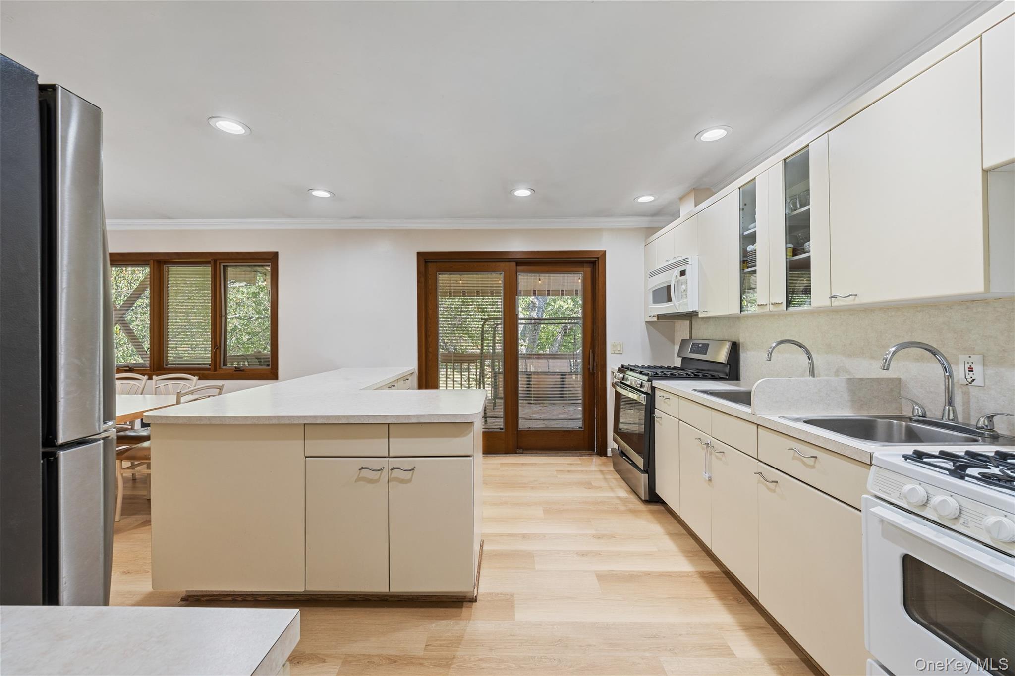 #11 photo, 8 Dunn Road, Airmont , NY 10952