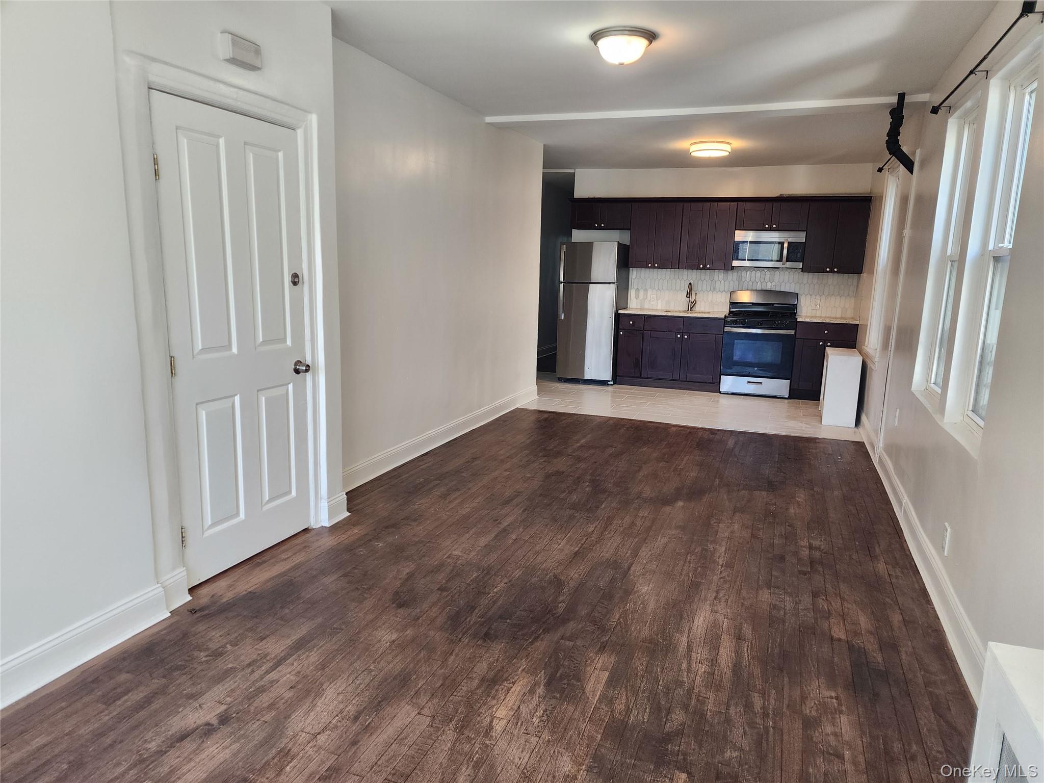 #4 photo, 451 Revere Avenue, ブロンクス区 Bronx , NY 10465