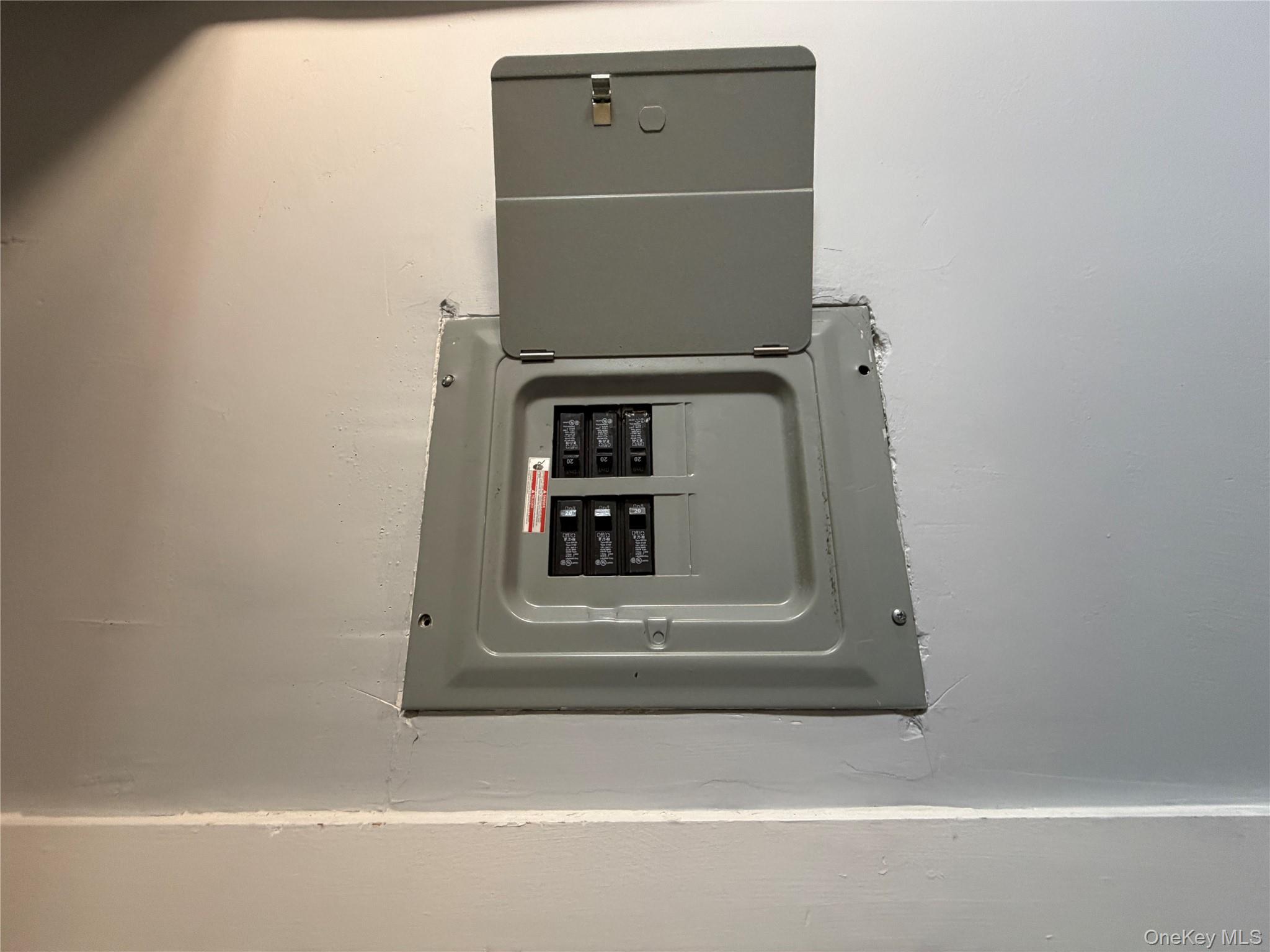 #5 photo, 25 Cliff Street, Yonkers , NY 10701