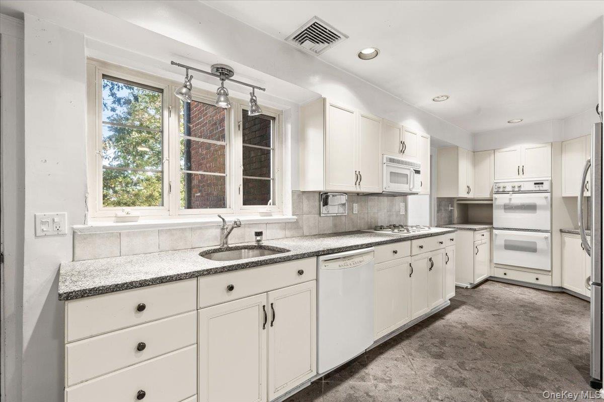 #17 photo, 210 WYNDCLIFF Road, Scarsdale , NY 10583