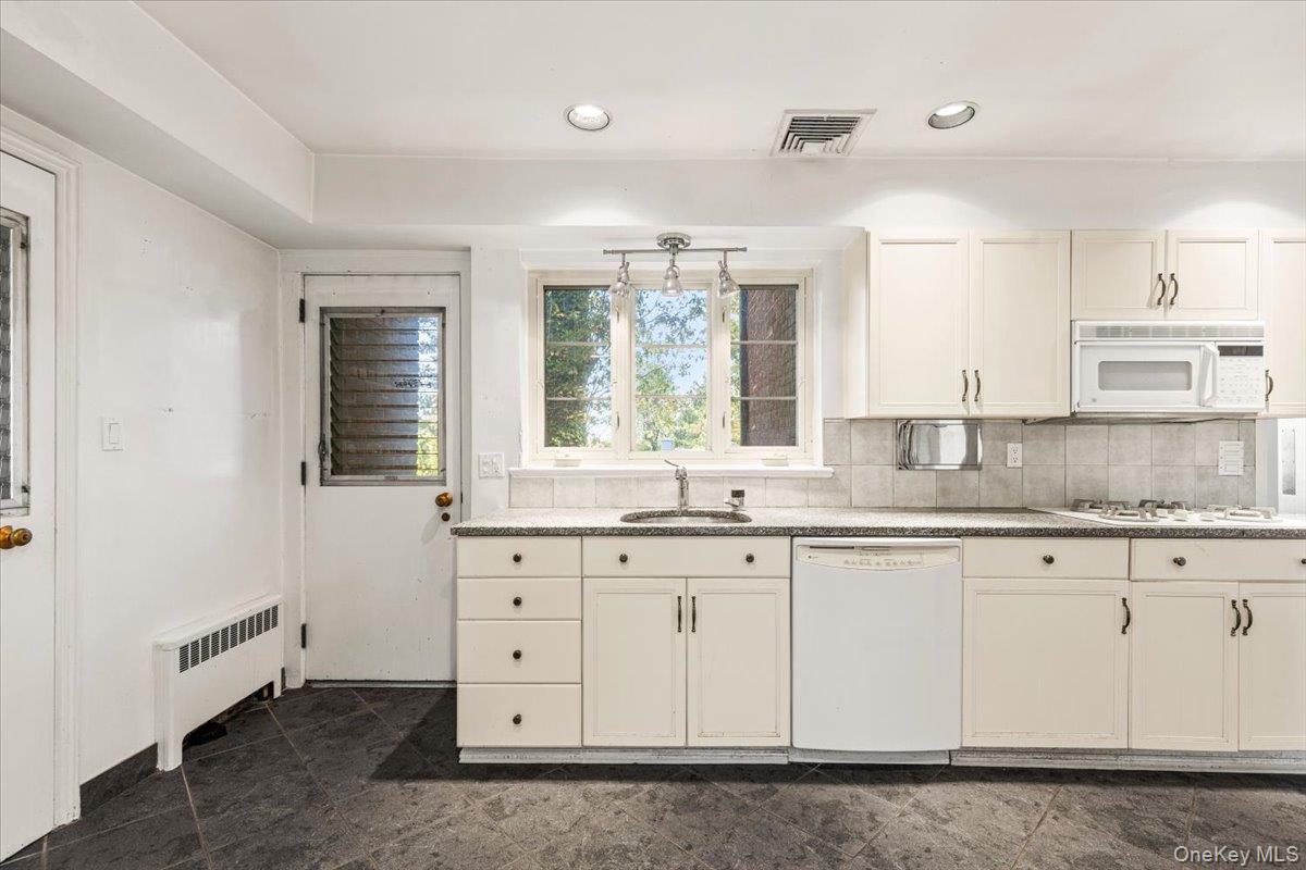 #18 photo, 210 WYNDCLIFF Road, Scarsdale , NY 10583