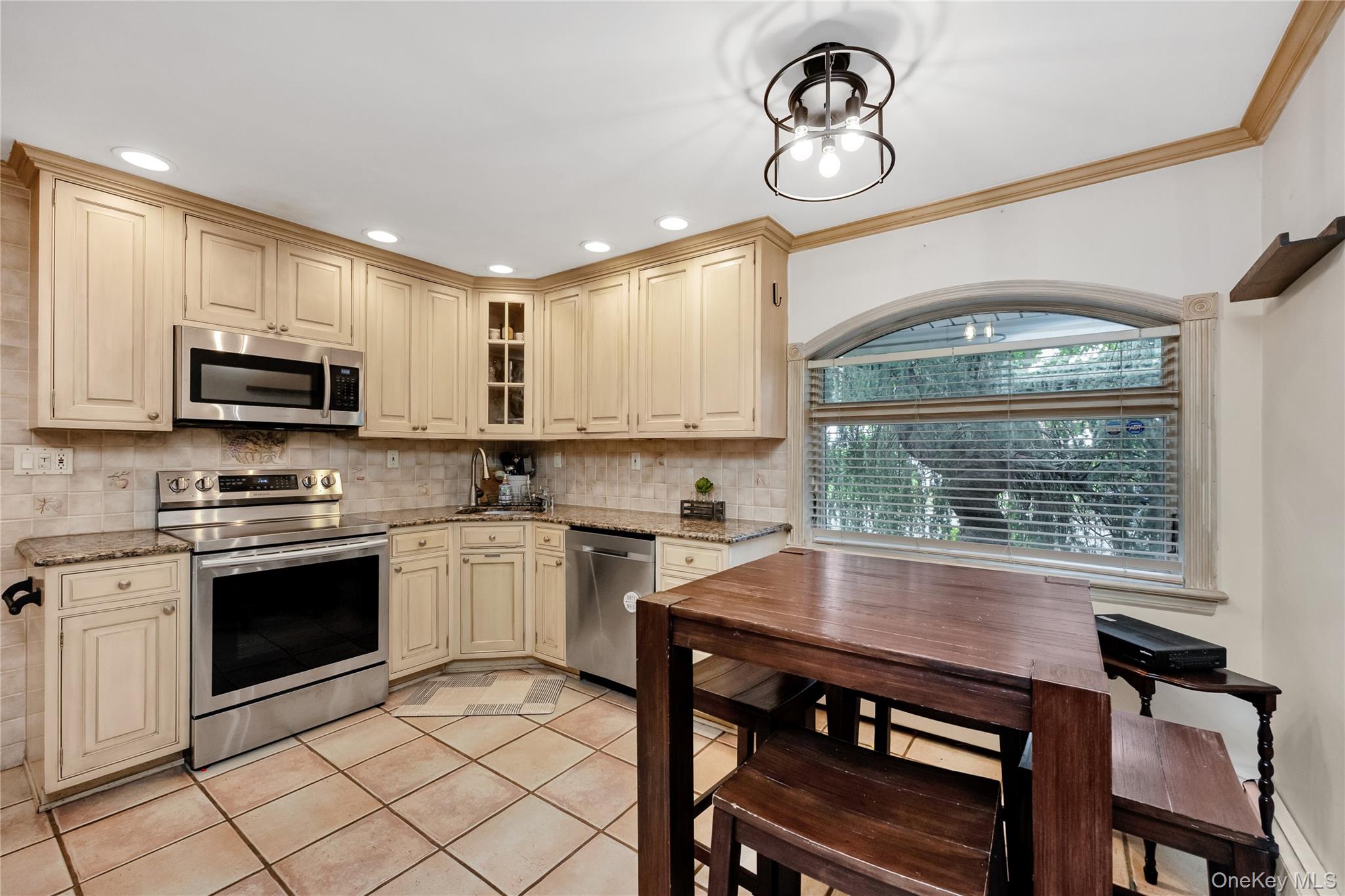 #5 photo, 37 Angle Lane, ナッソー郡 Hicksville , NY 11801