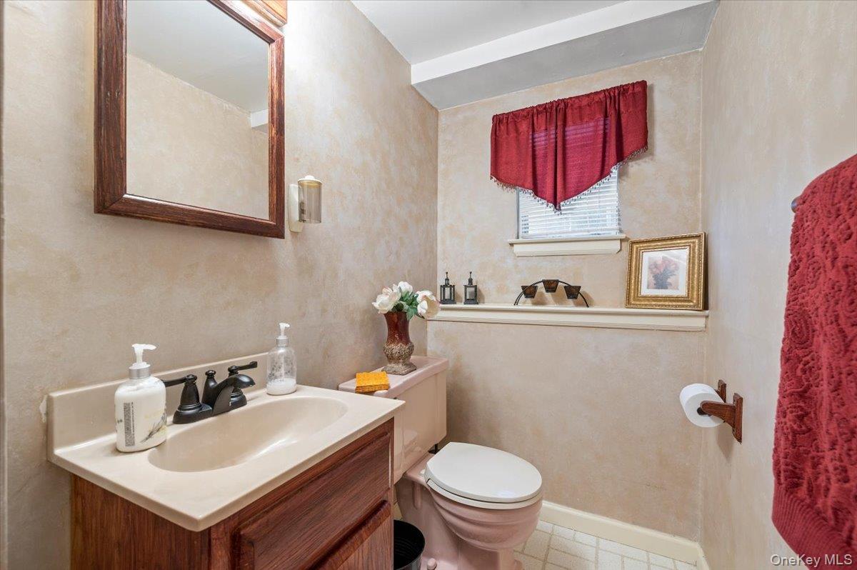 #18 photo, 86 Caffrey Avenue, Bethpage , NY 11714