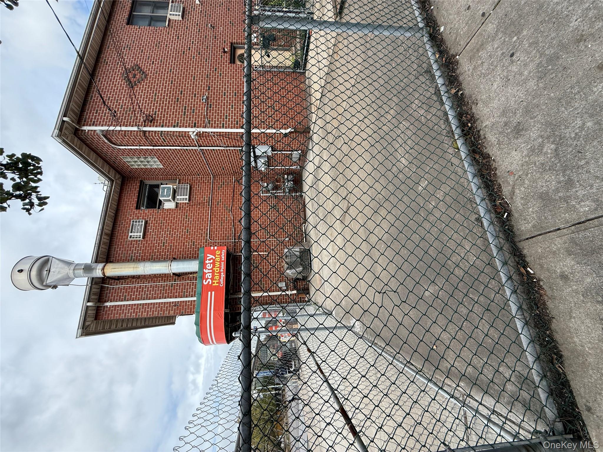 #4 photo, 5819 College Point Boulevard, クイーンズ区 Flushing , NY 11355