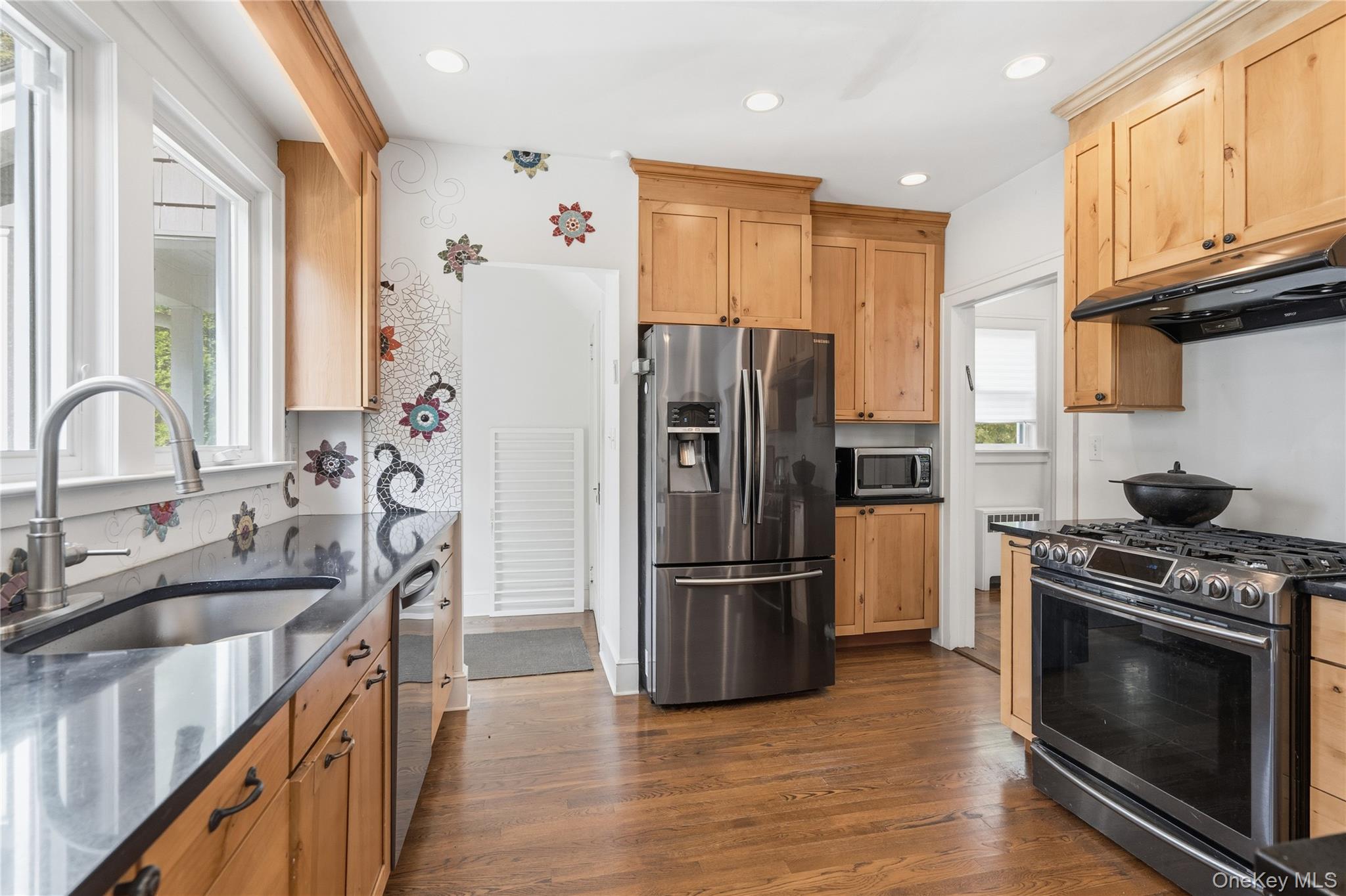 #11 photo, 107 Soundview Road, Huntington , NY 11743