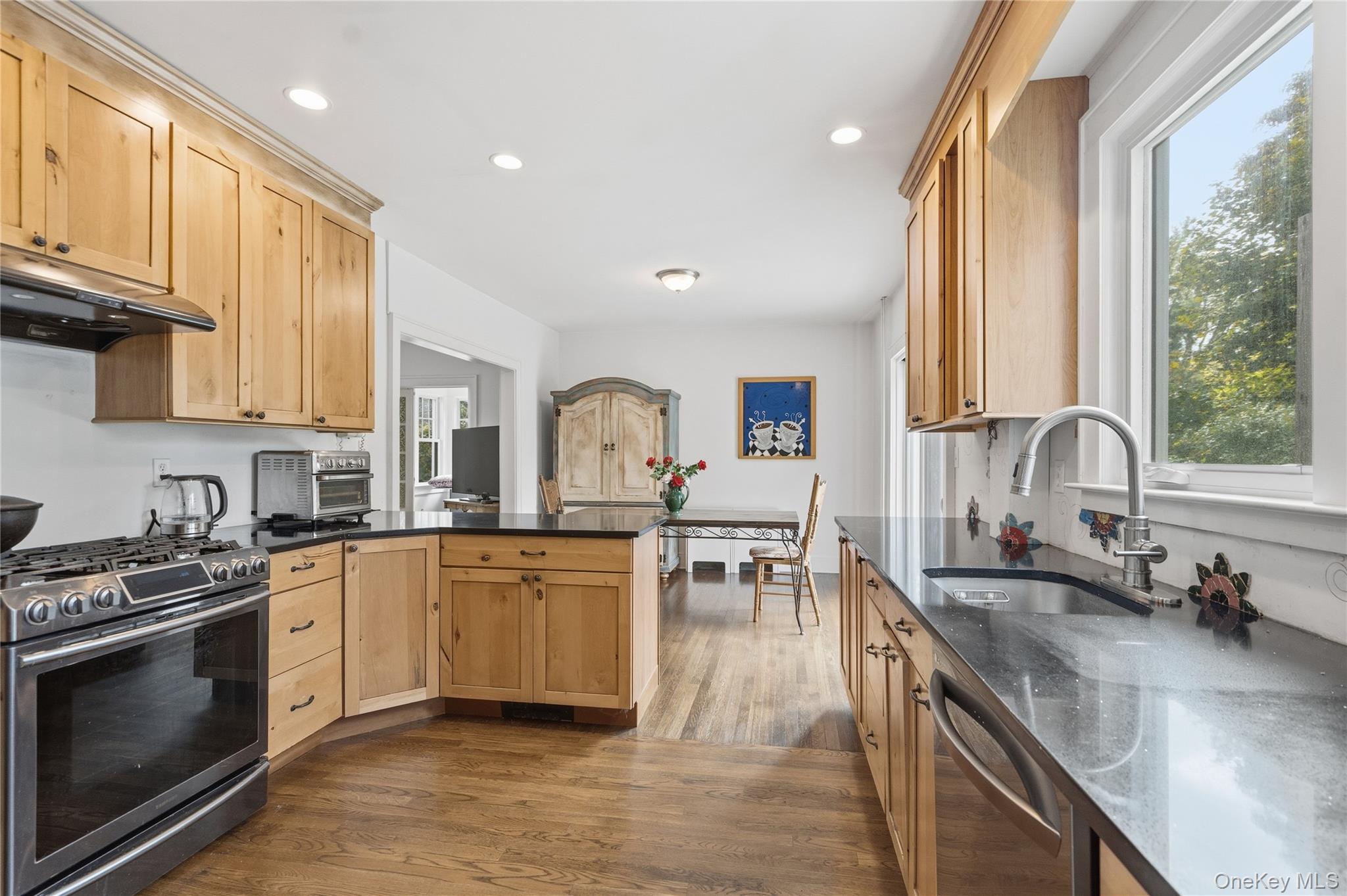 #12 photo, 107 Soundview Road, Huntington , NY 11743