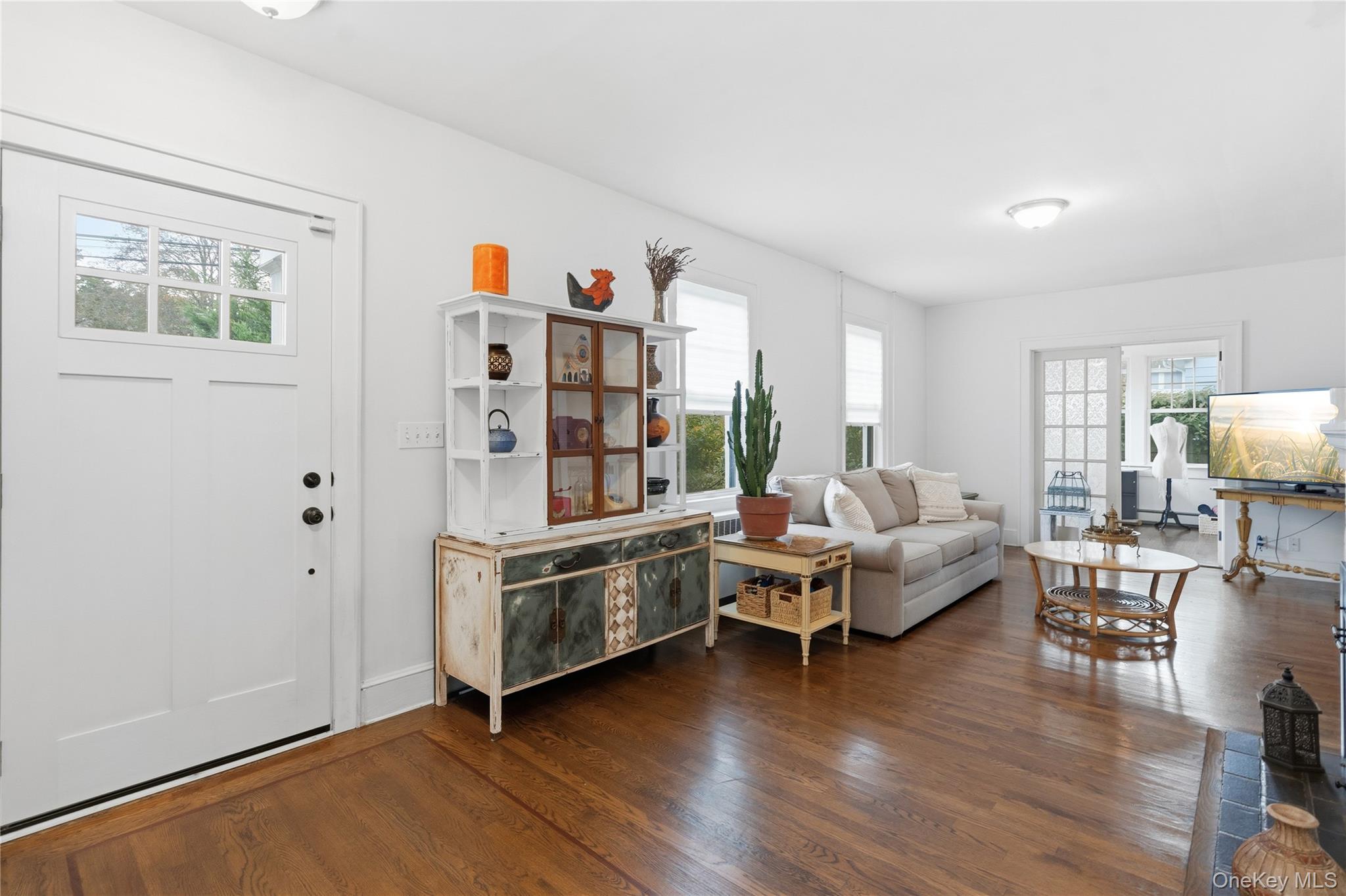 #2 photo, 107 Soundview Road, Huntington , NY 11743