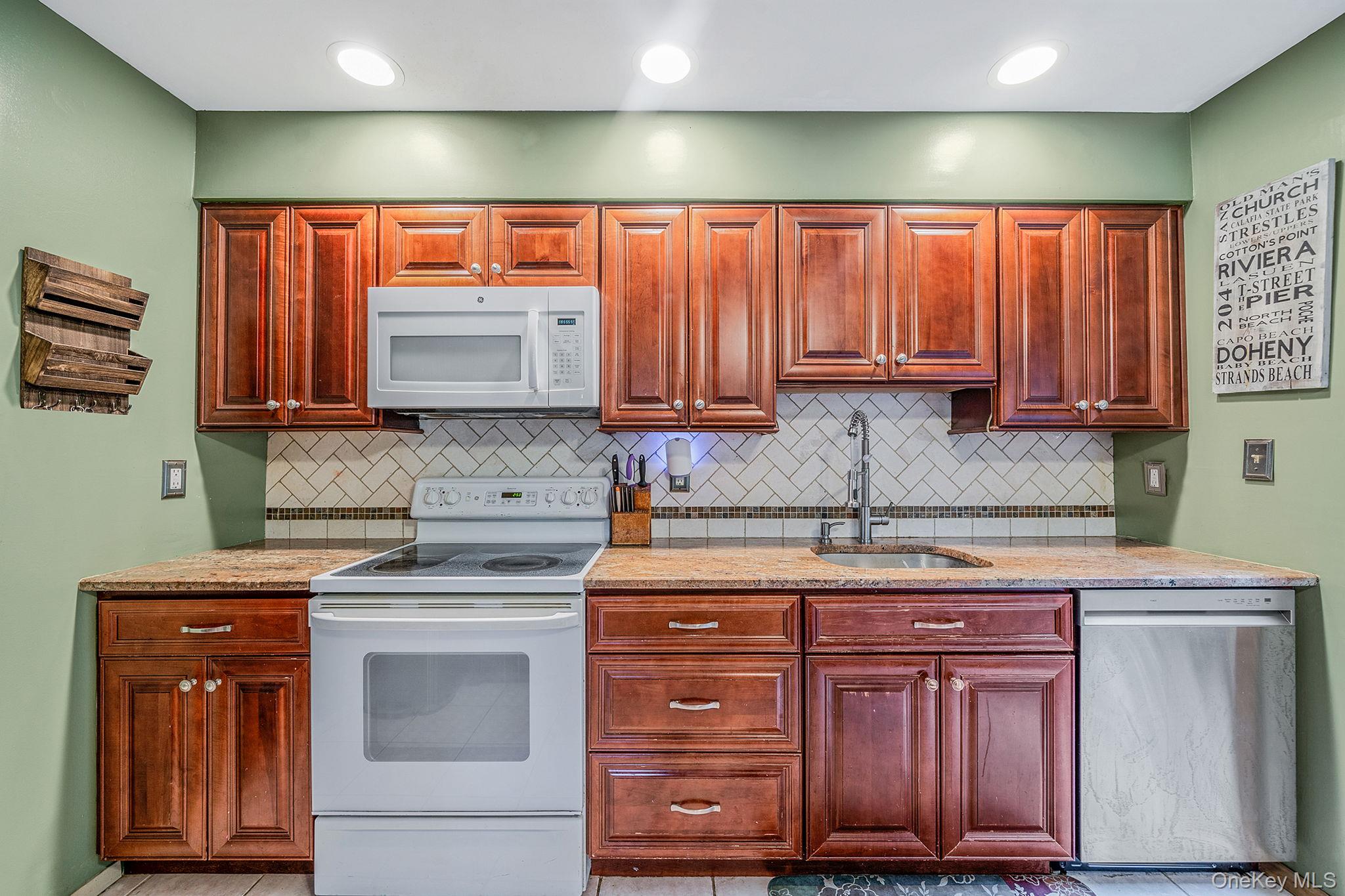 #10 photo, 4 Court Street, サフォーク郡 Selden , NY 11784