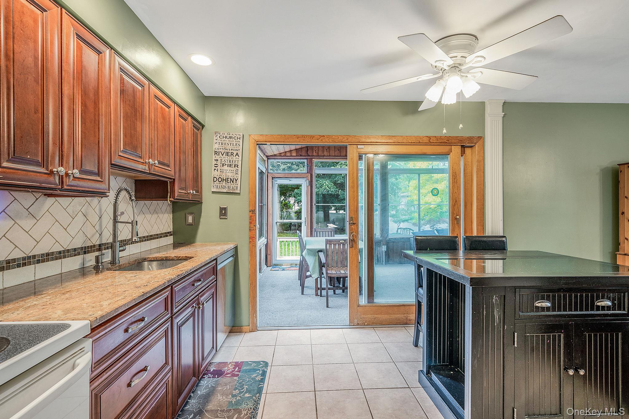 #12 photo, 4 Court Street, サフォーク郡 Selden , NY 11784