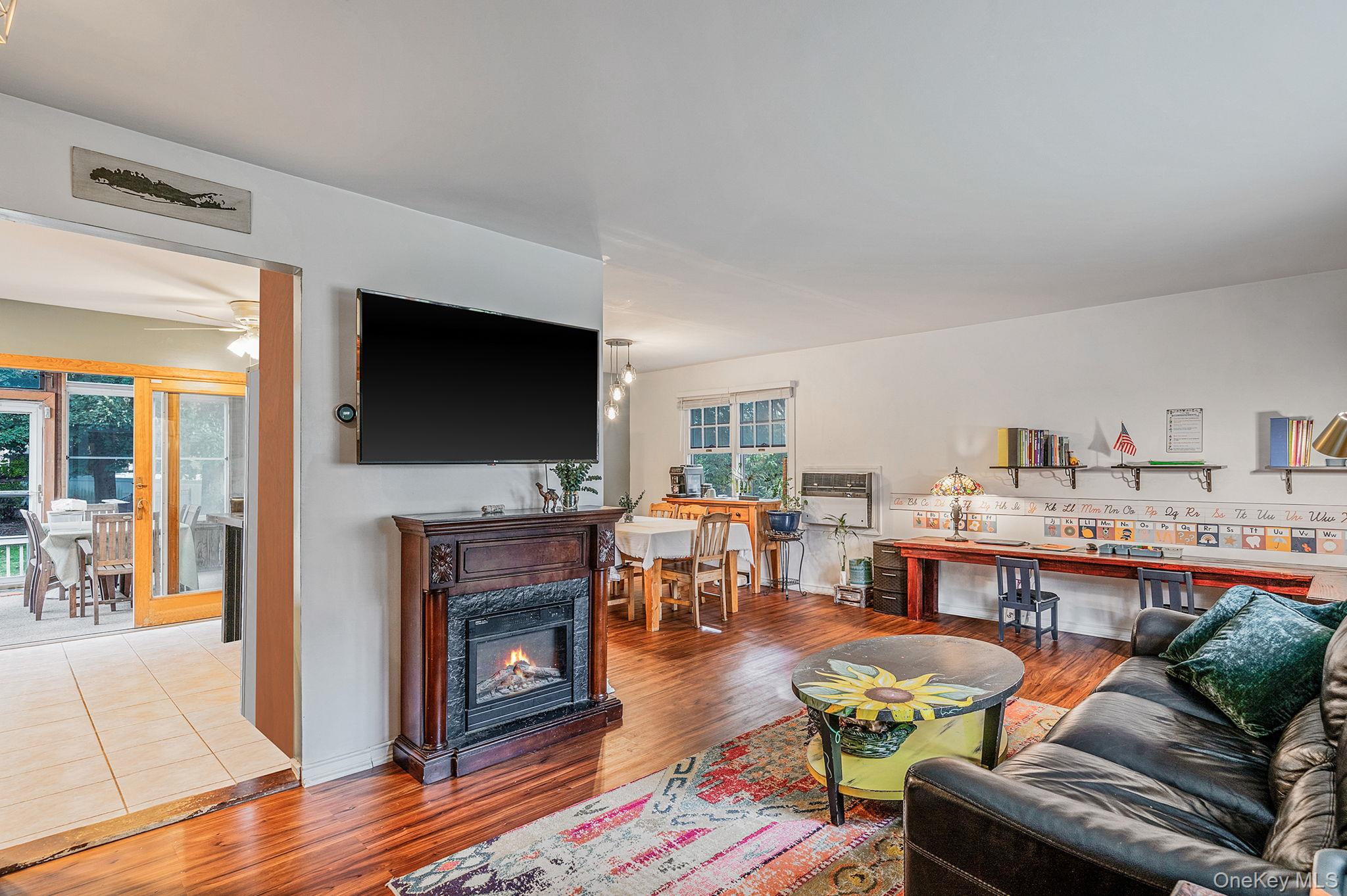 #5 photo, 4 Court Street, サフォーク郡 Selden , NY 11784