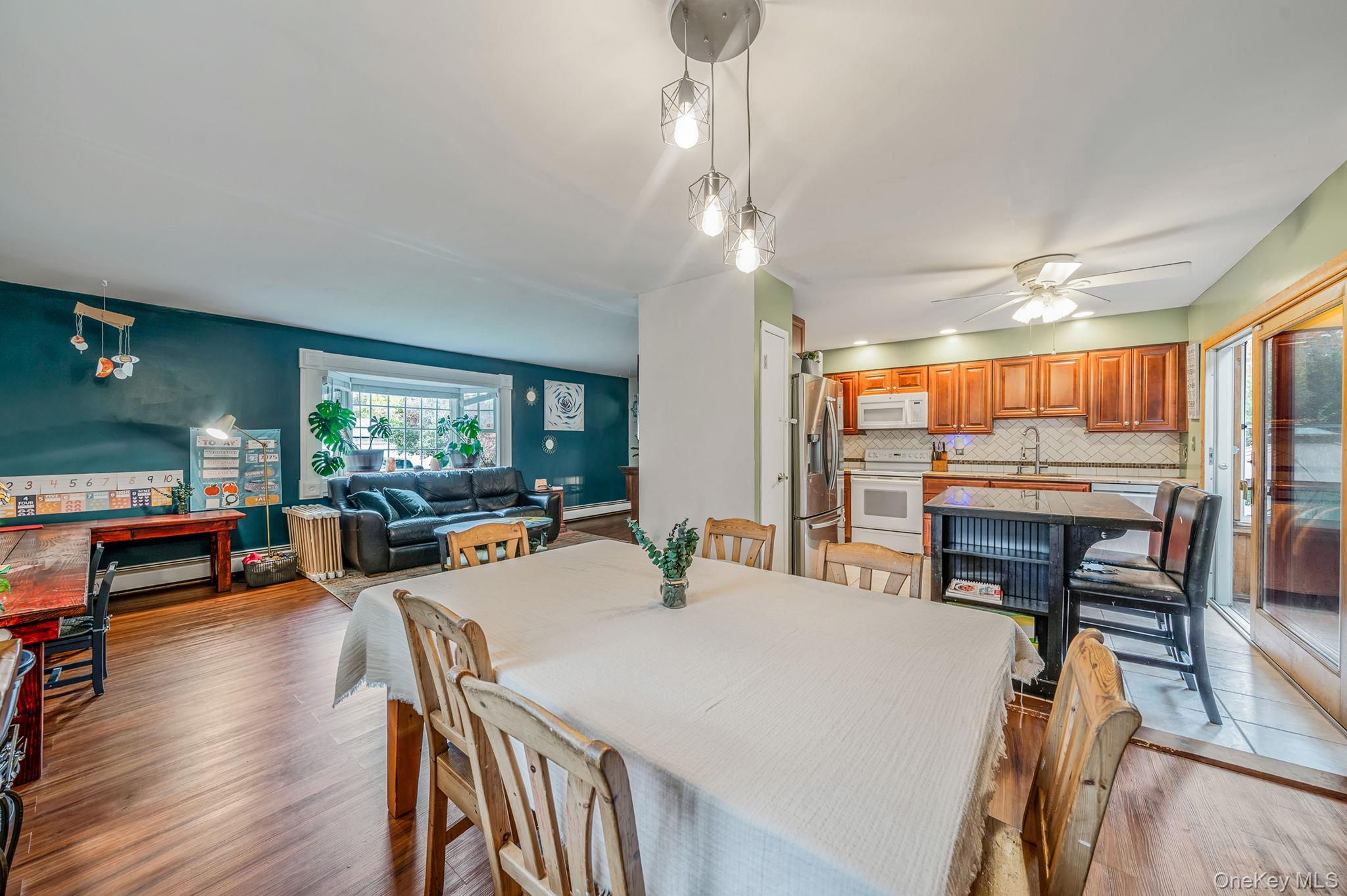 #8 photo, 4 Court Street, サフォーク郡 Selden , NY 11784