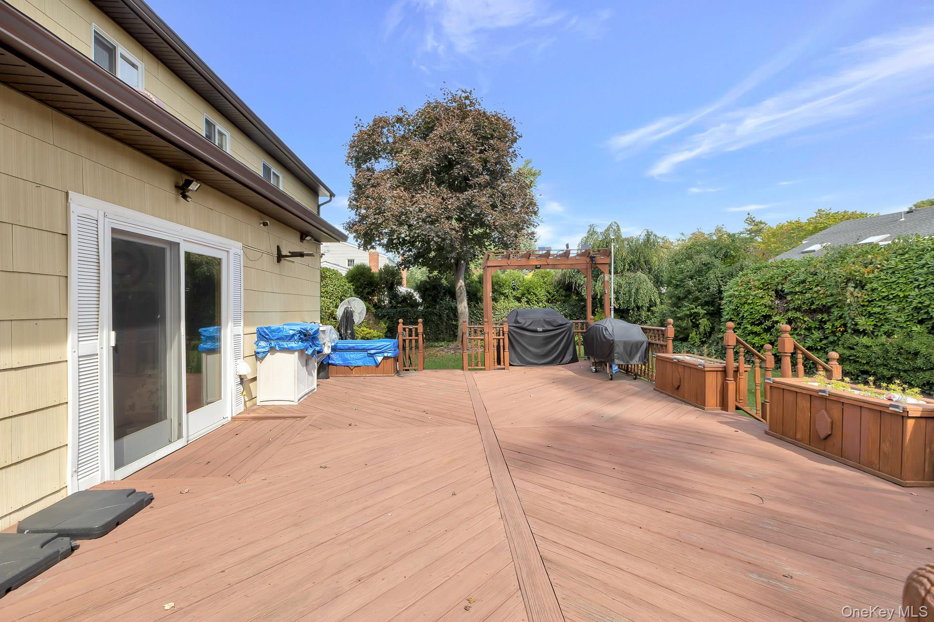 #4 photo, 27 Bruno Lane, Dix Hills , NY 11746