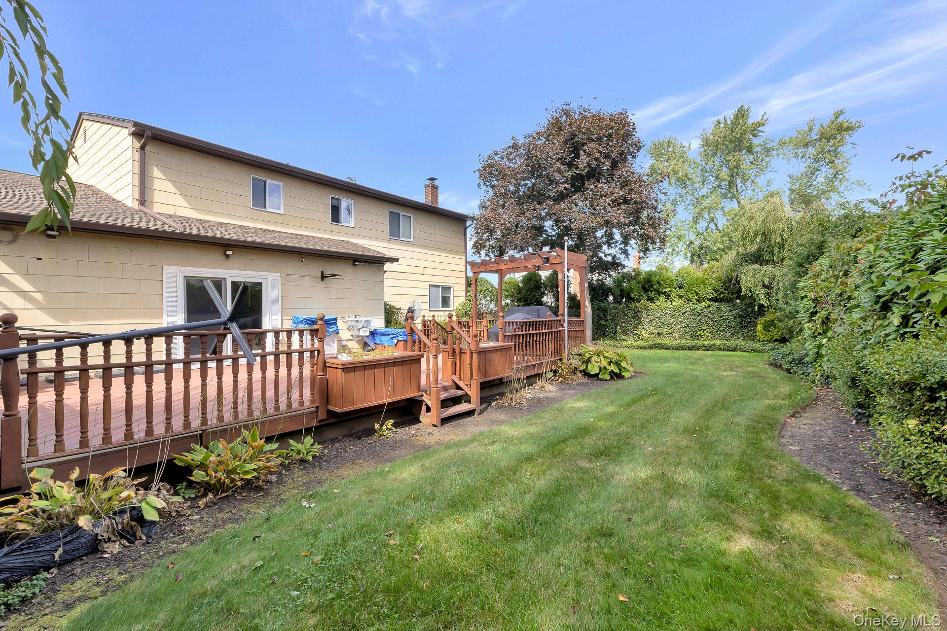 #6 photo, 27 Bruno Lane, Dix Hills , NY 11746