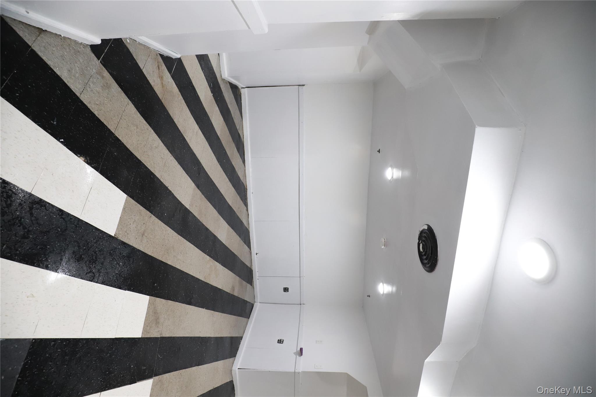 #13 photo, 99-11 37th Avenue, Corona , NY 11368