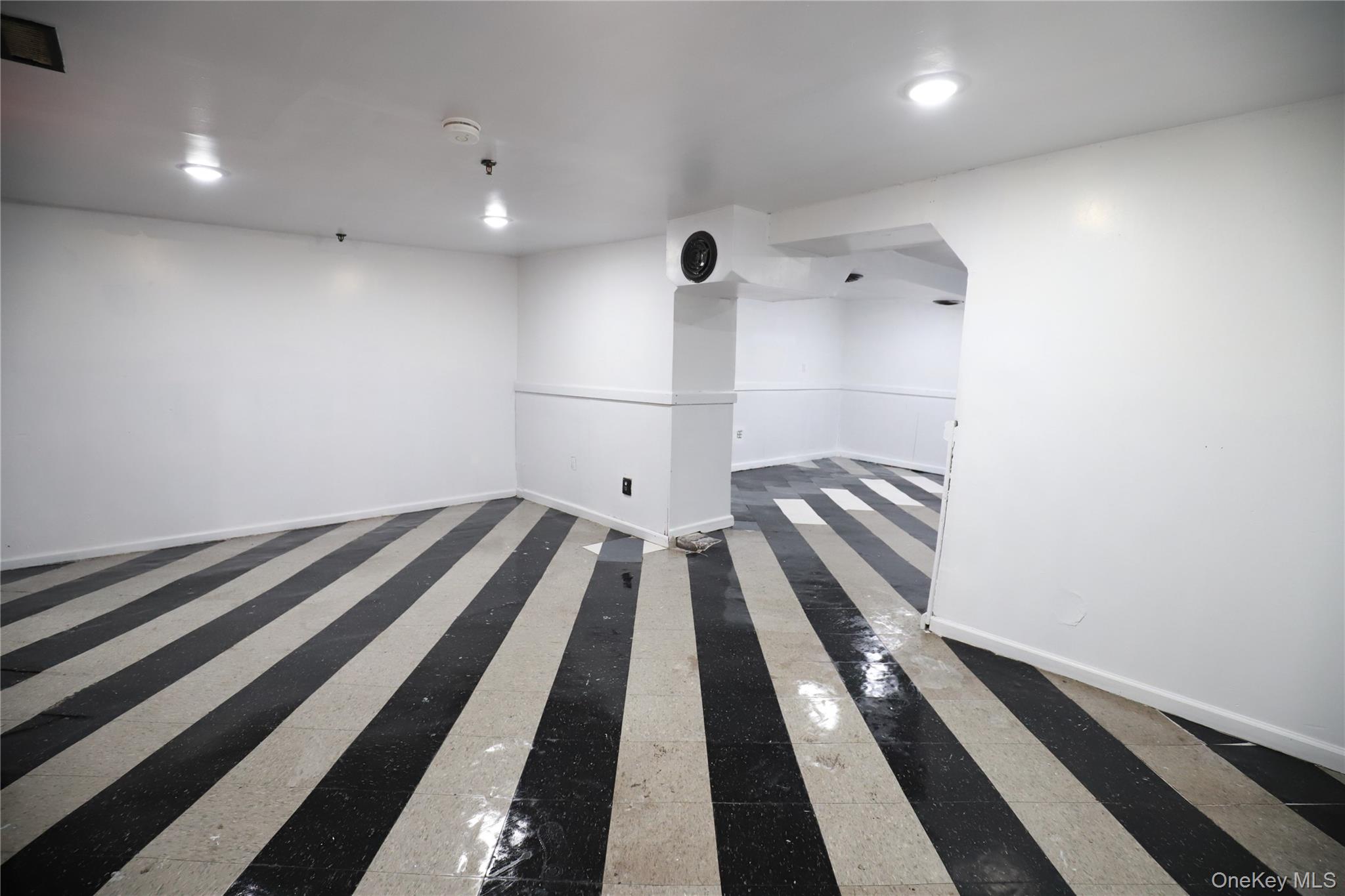 #16 photo, 99-11 37th Avenue, Corona , NY 11368