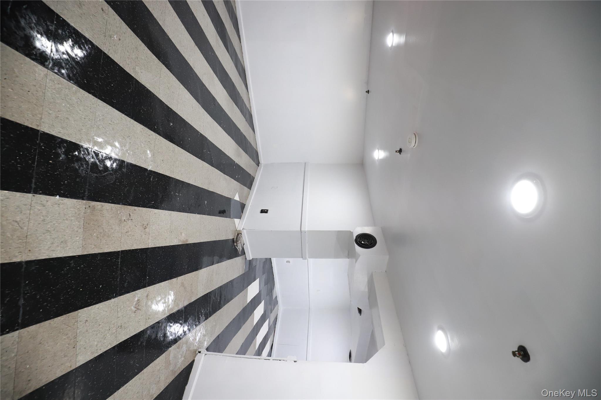 #17 photo, 99-11 37th Avenue, Corona , NY 11368