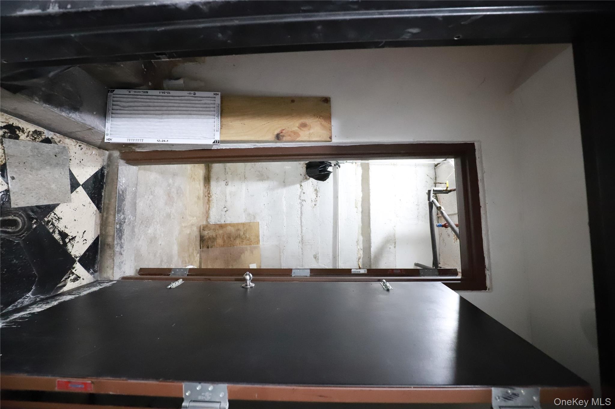 #4 photo, 99-11 37th Avenue, Corona , NY 11368