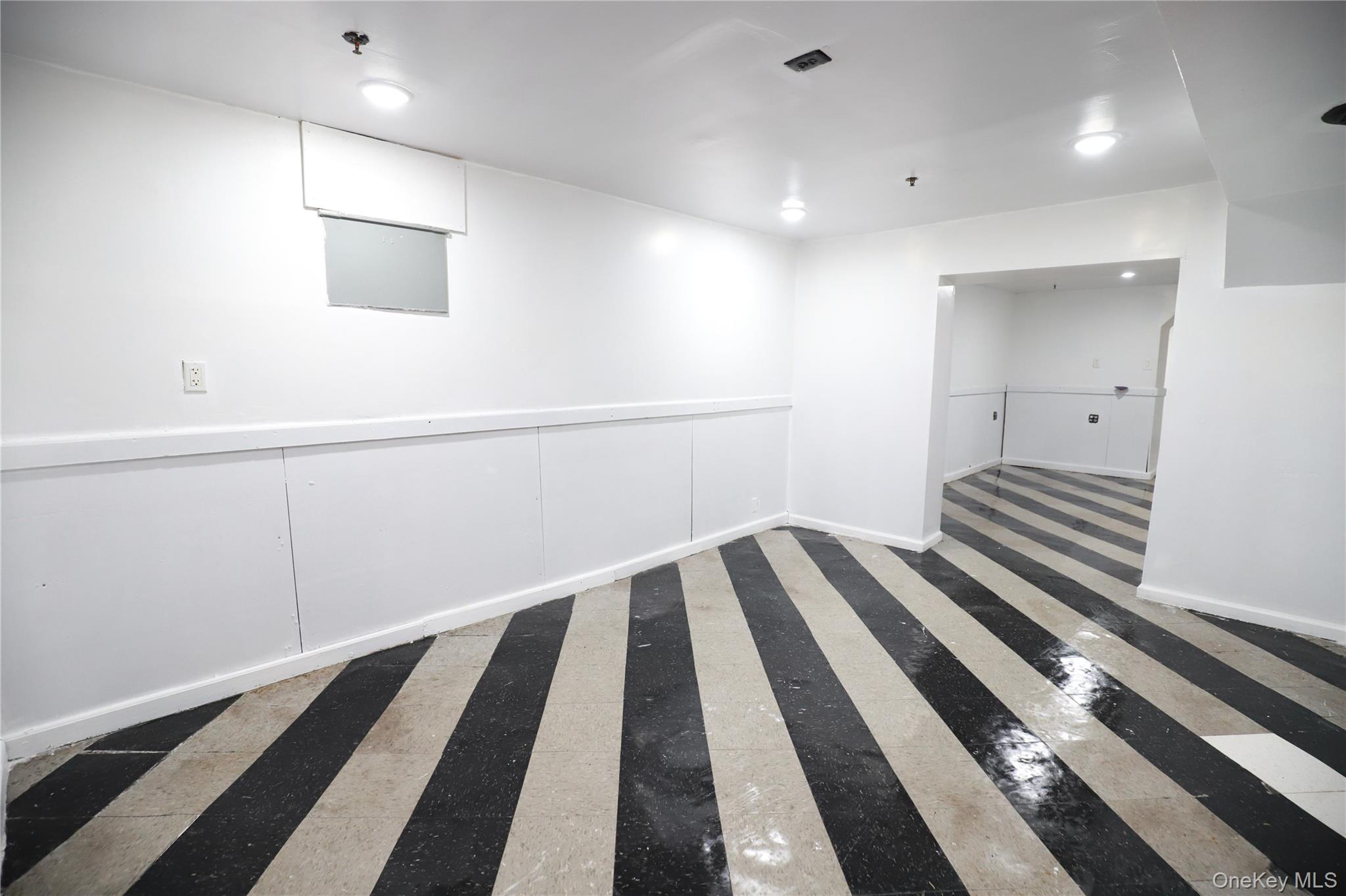 #5 photo, 99-11 37th Avenue, Corona , NY 11368