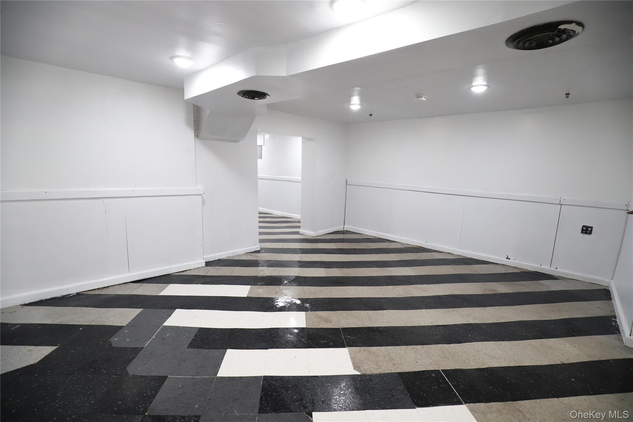 #7 photo, 99-11 37th Avenue, Corona , NY 11368