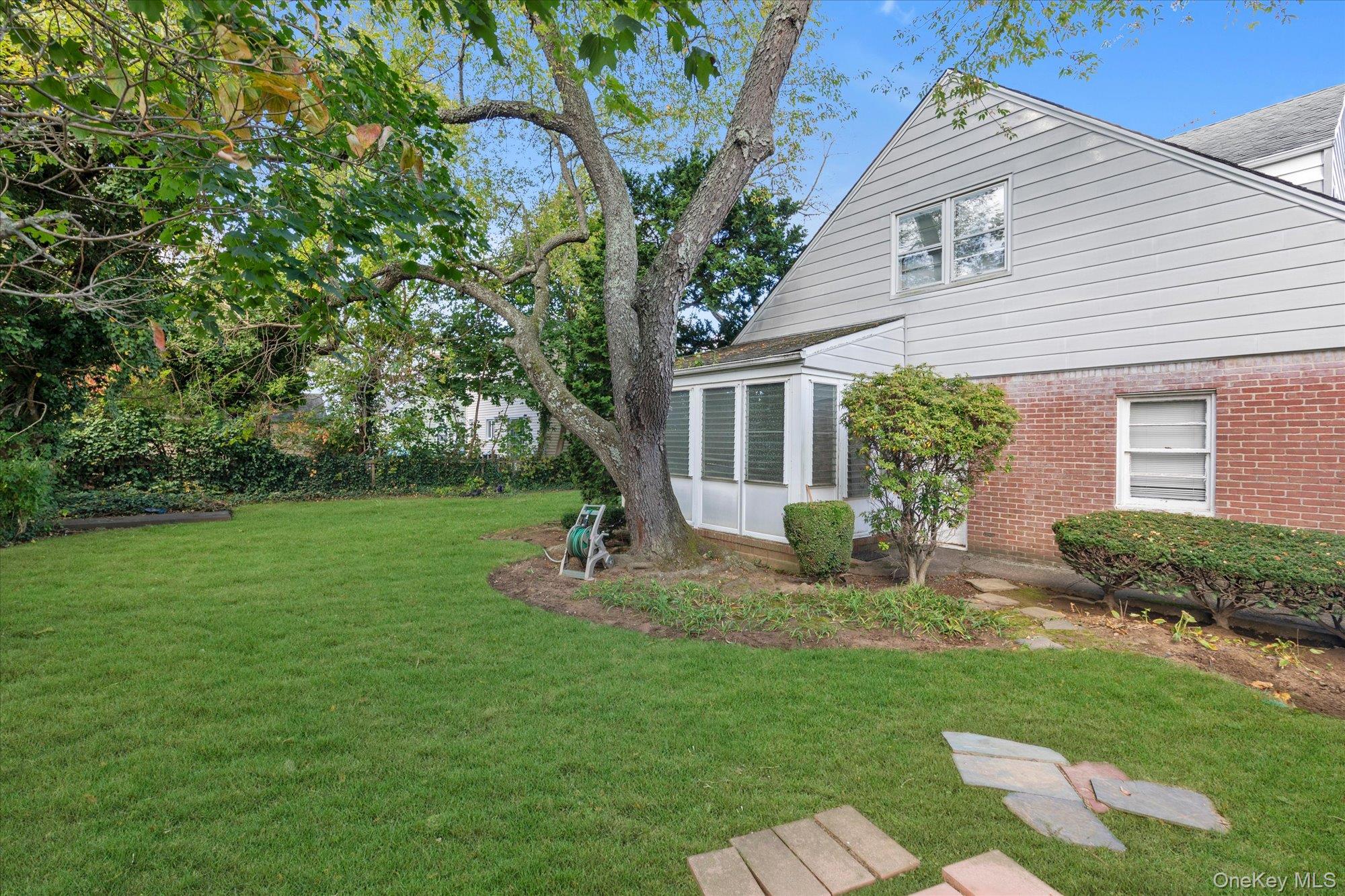 #17 photo, 95 Dogwood Avenue, ナッソー郡 Malverne , NY 11565