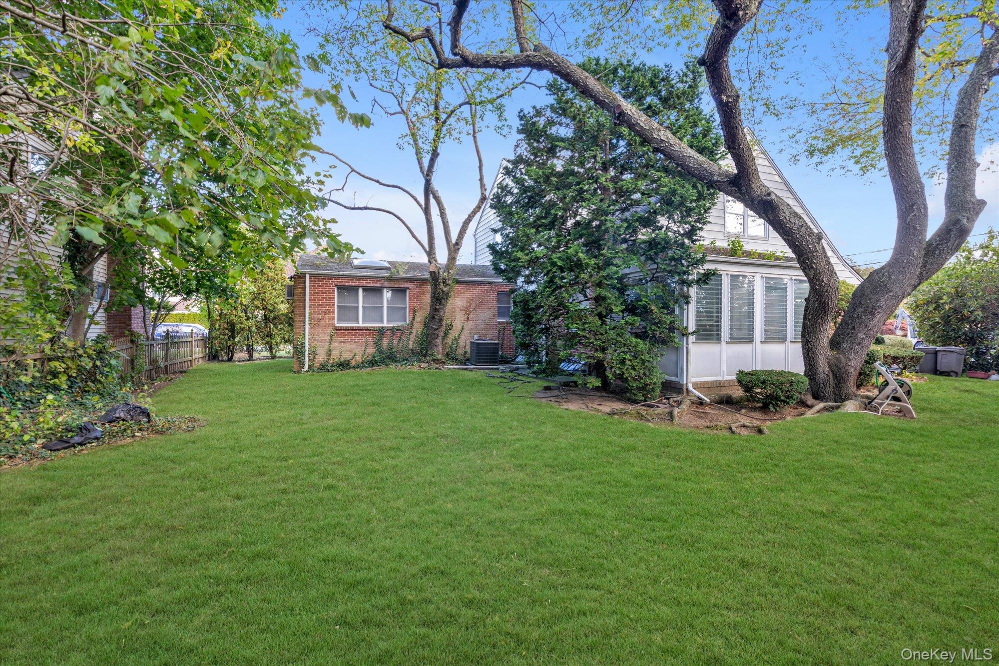 #18 photo, 95 Dogwood Avenue, ナッソー郡 Malverne , NY 11565