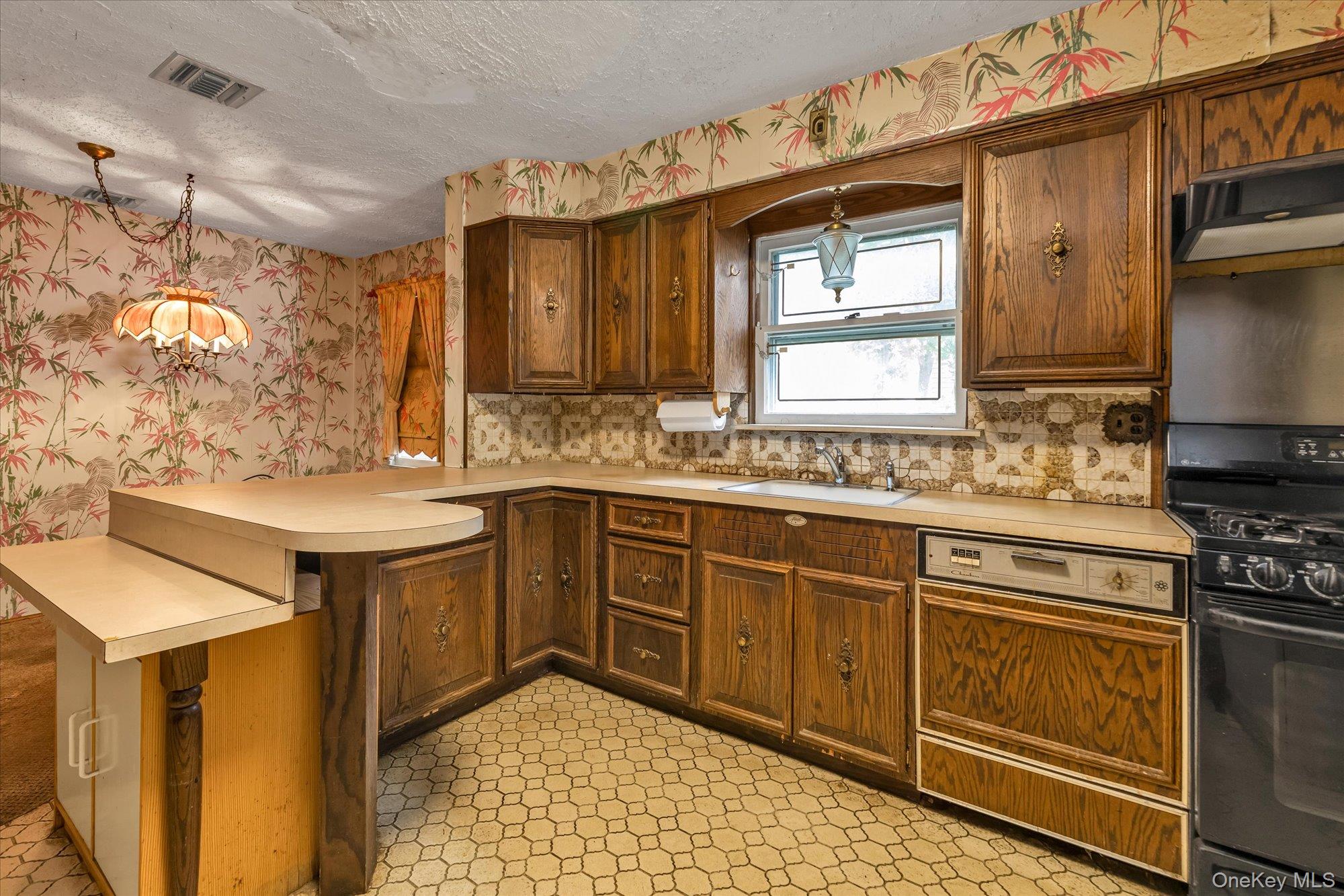 #8 photo, 95 Dogwood Avenue, ナッソー郡 Malverne , NY 11565