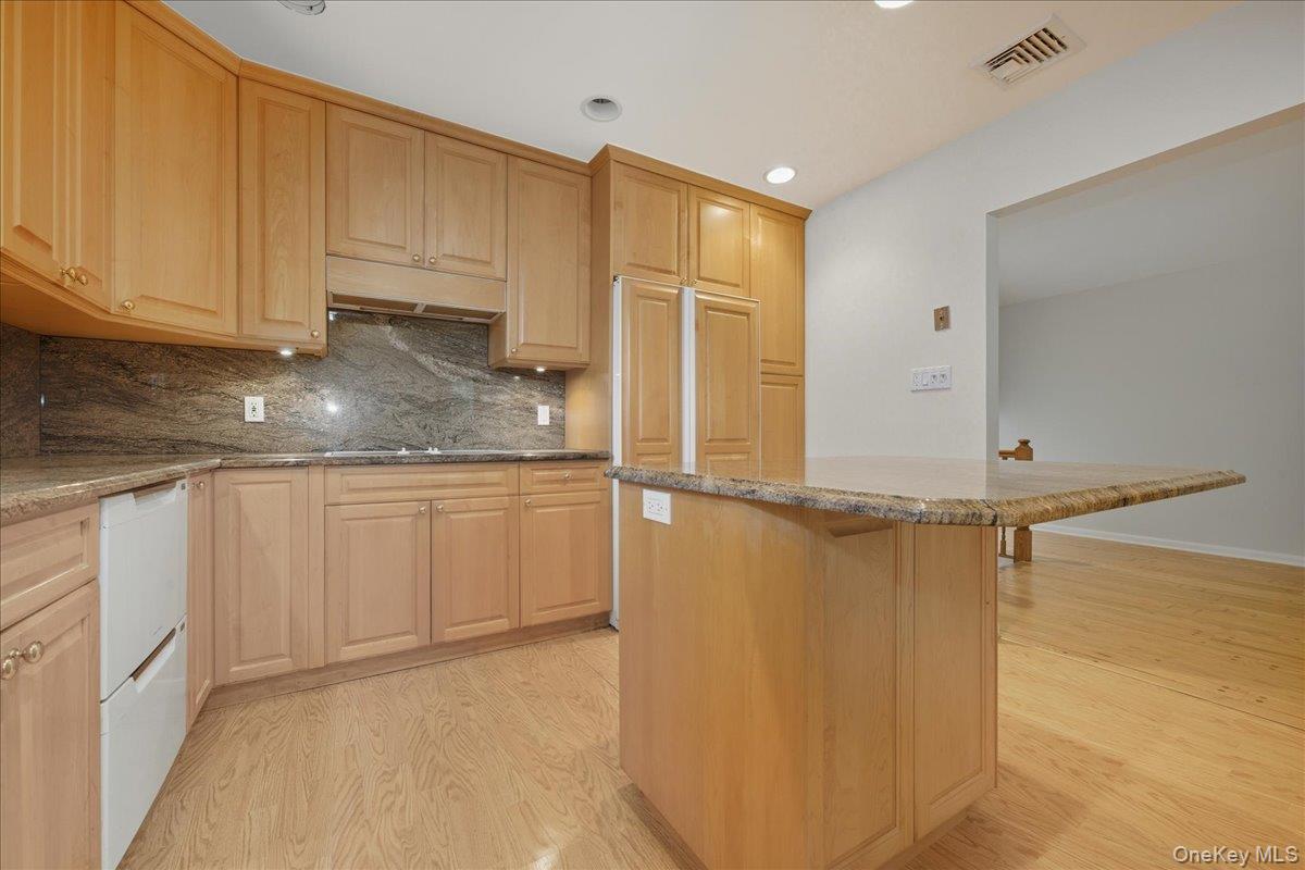 #16 photo, 54 Fairfield Avenue, Port Washington , NY 11050